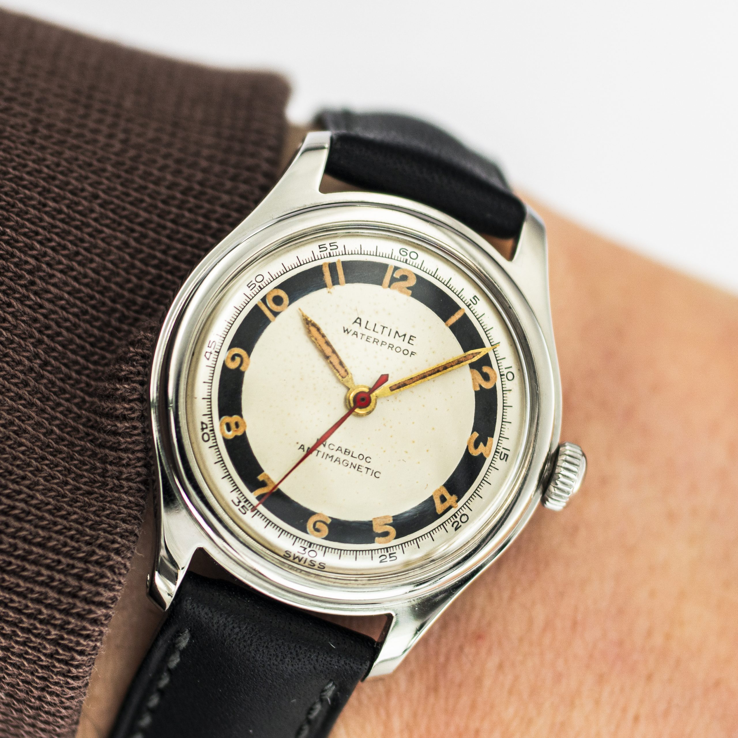 1202_marcels_watch_group_vintage_wristwatch_1960s_alltime_wristshot_01
