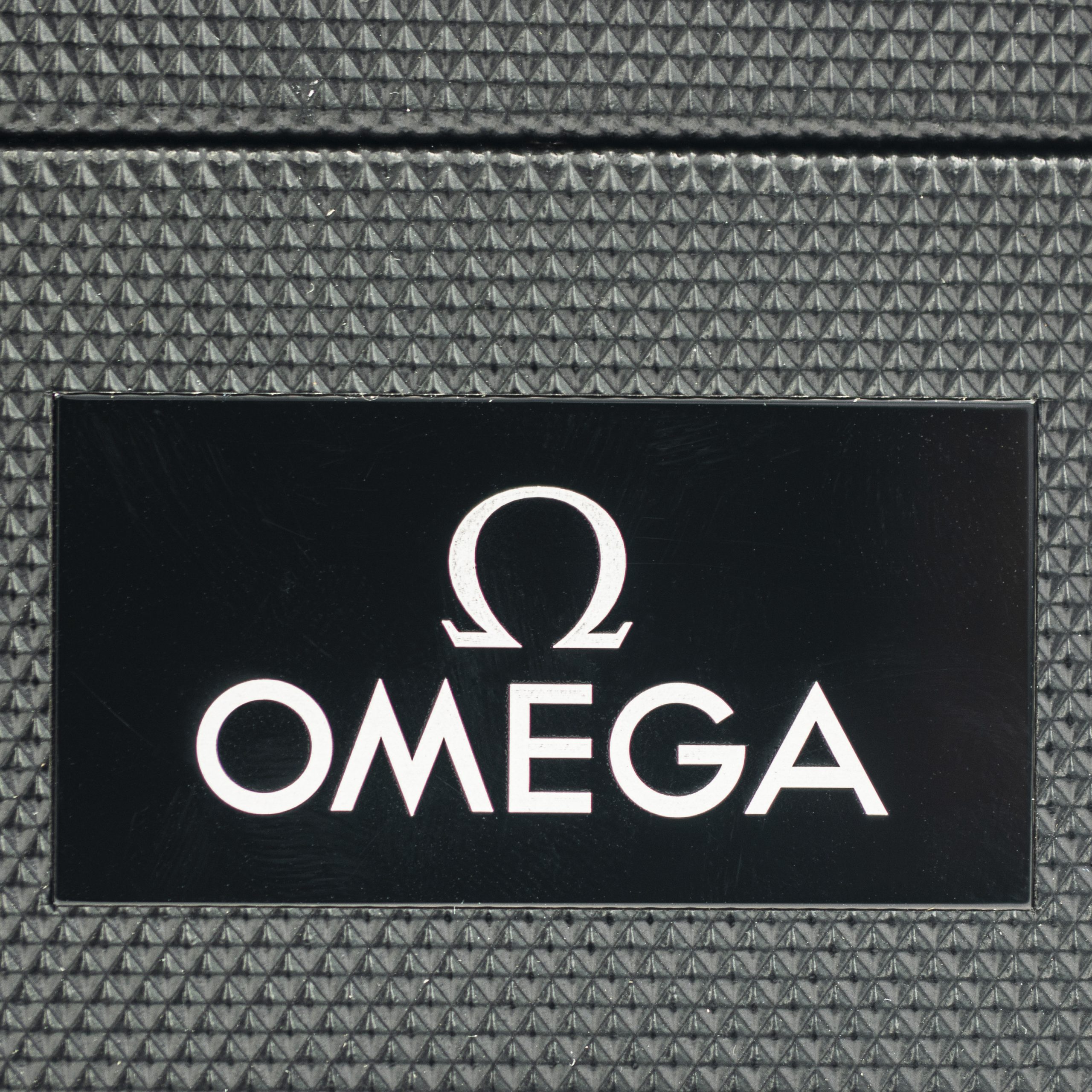 1212_marcels_watch_group_pre_owned_omega_222.30.46.20.01.001_planet_ocean_007_quantum_of_solace_26