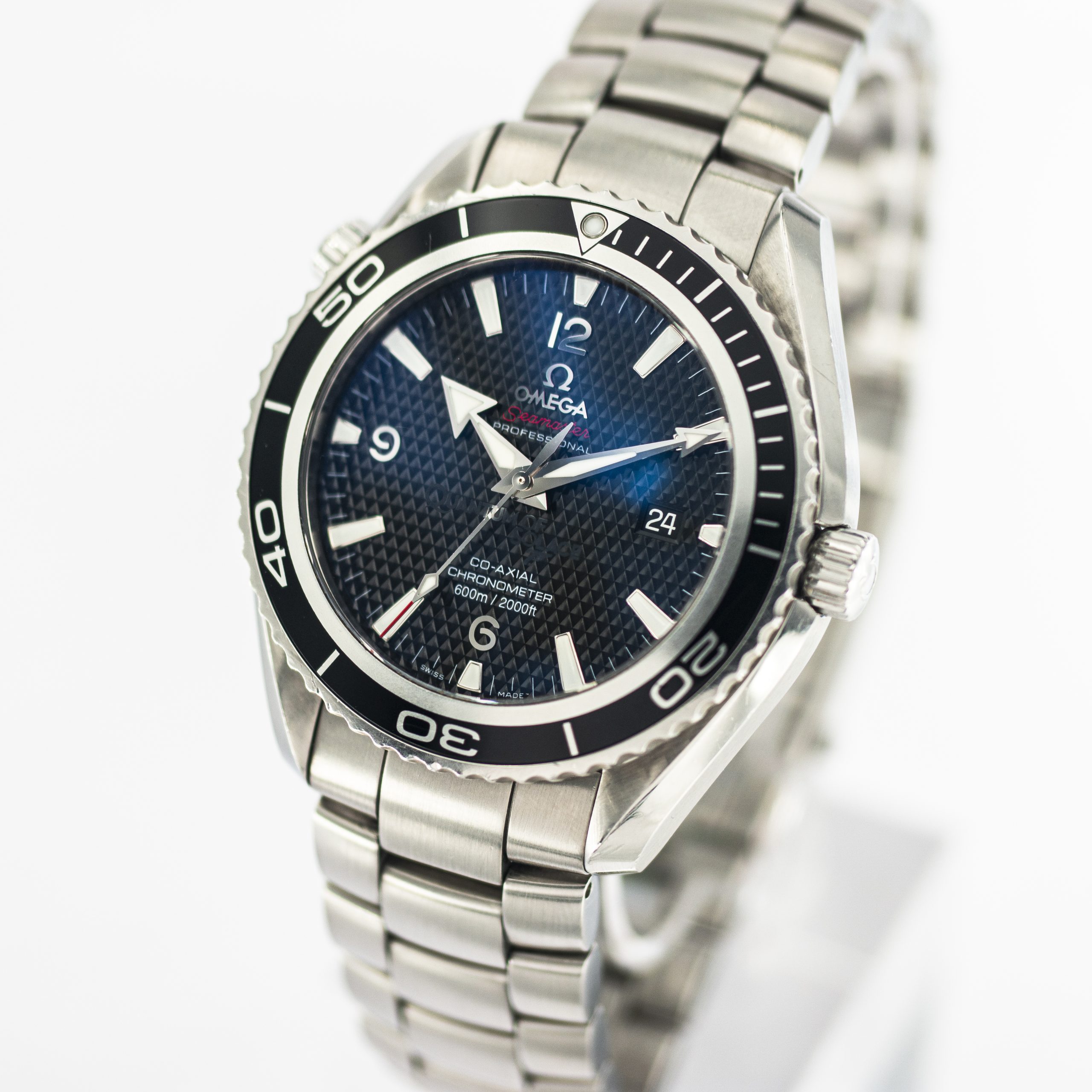 1212_marcels_watch_group_pre_owned_omega_222.30.46.20.01.001_planet_ocean_007_quantum_of_solace_31