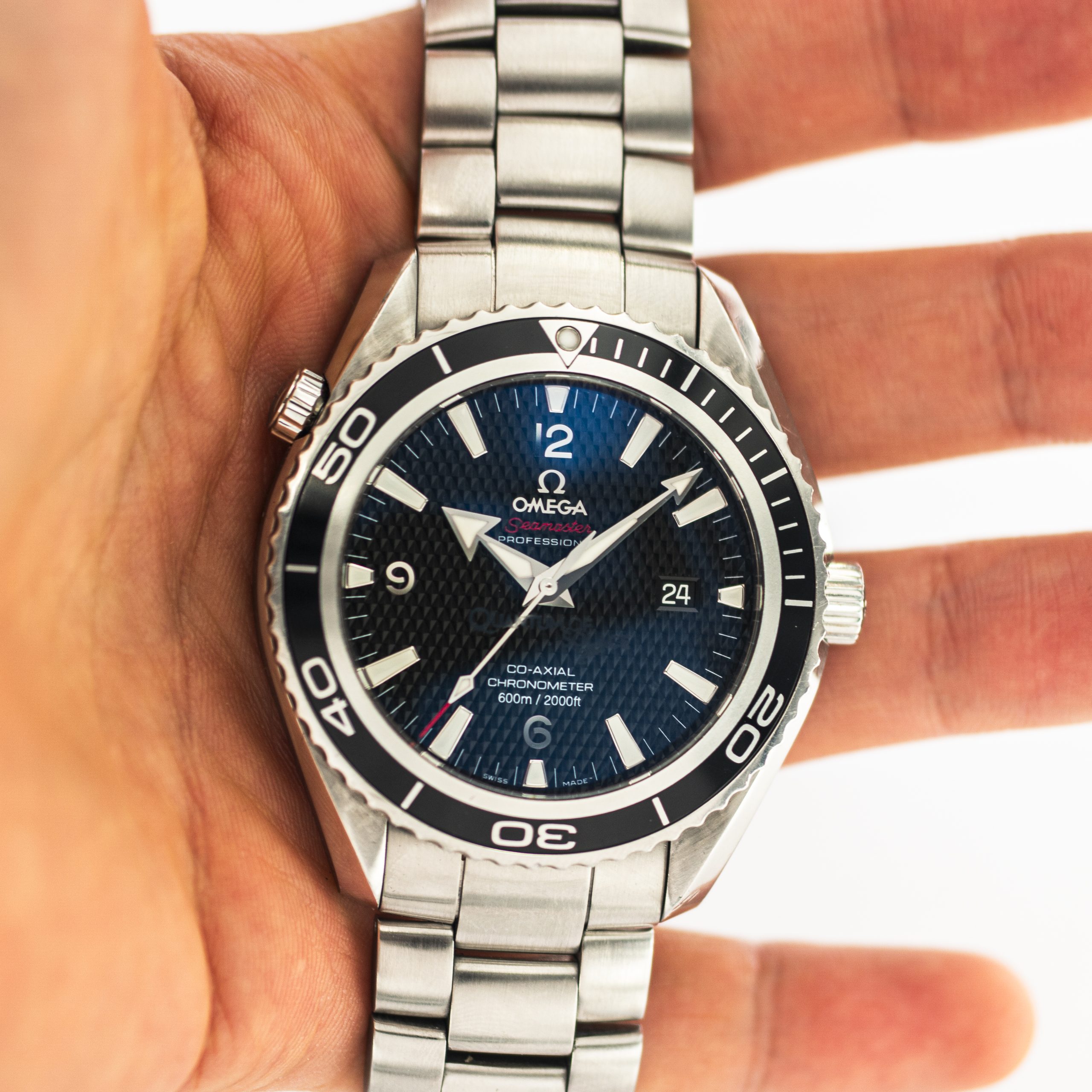 1212_marcels_watch_group_pre_owned_omega_222.30.46.20.01.001_planet_ocean_007_quantum_of_solace_34