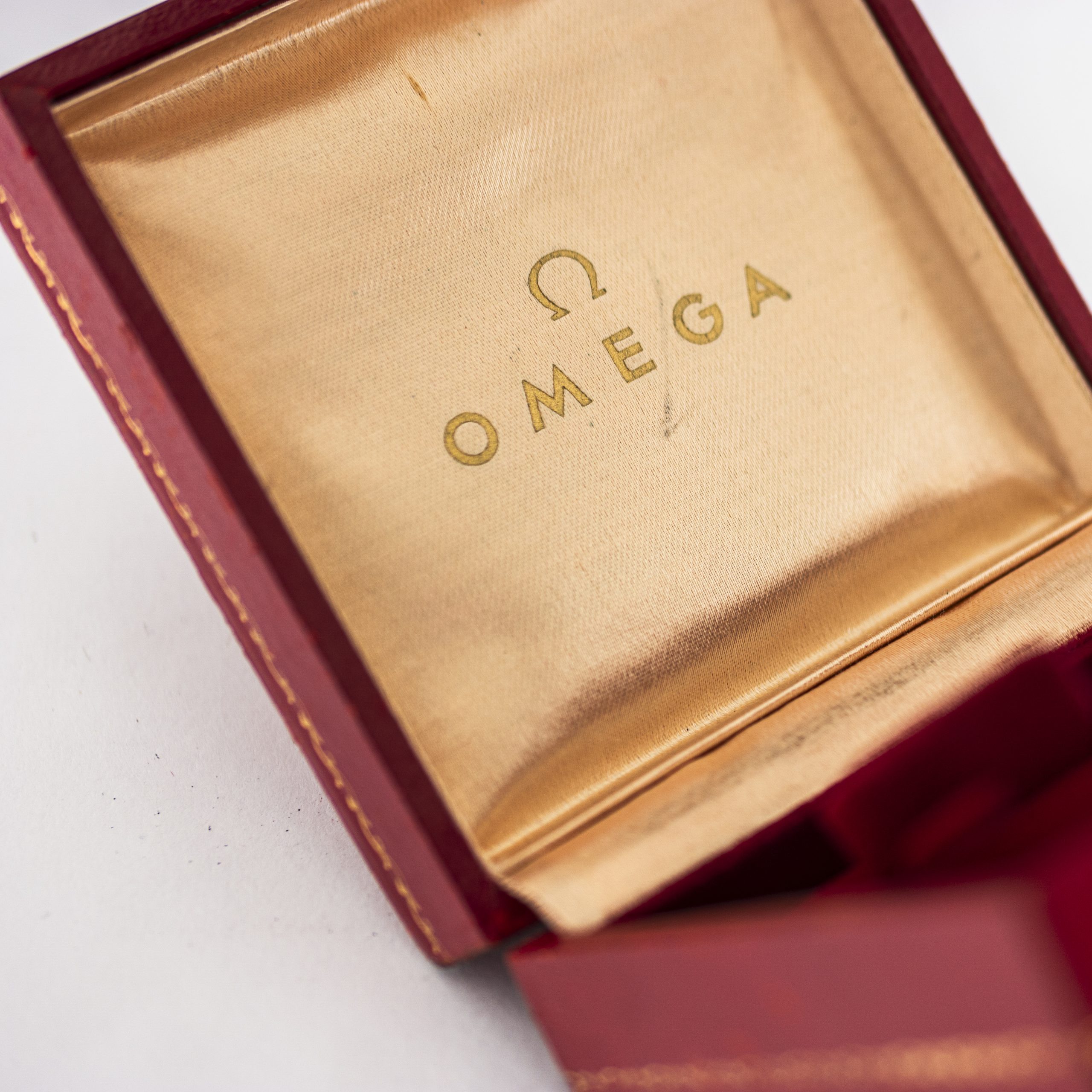 OMB014_marcels_watch_group_1950s_vintage_omega_watchbox_20