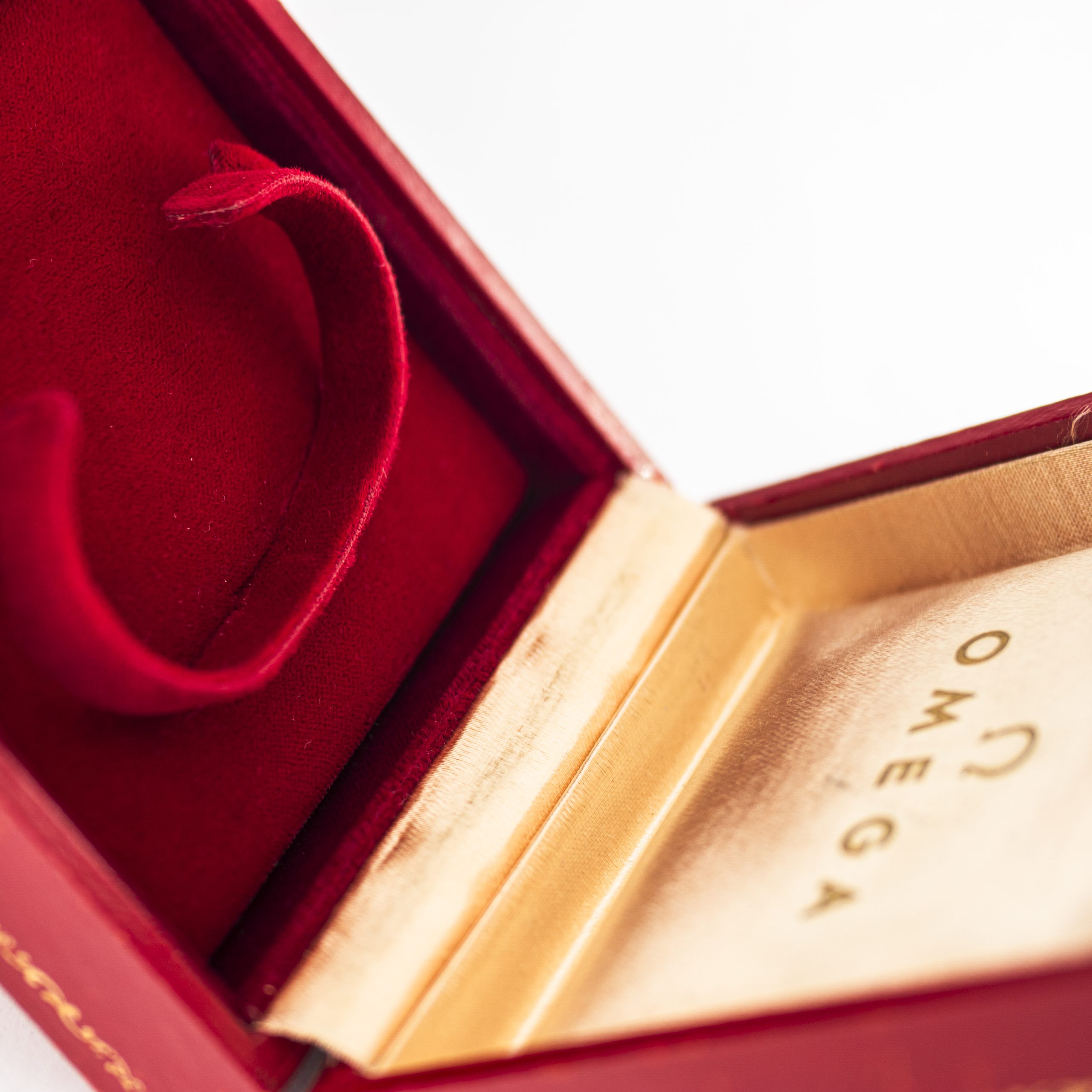 OMB014_marcels_watch_group_1950s_vintage_omega_watchbox_23