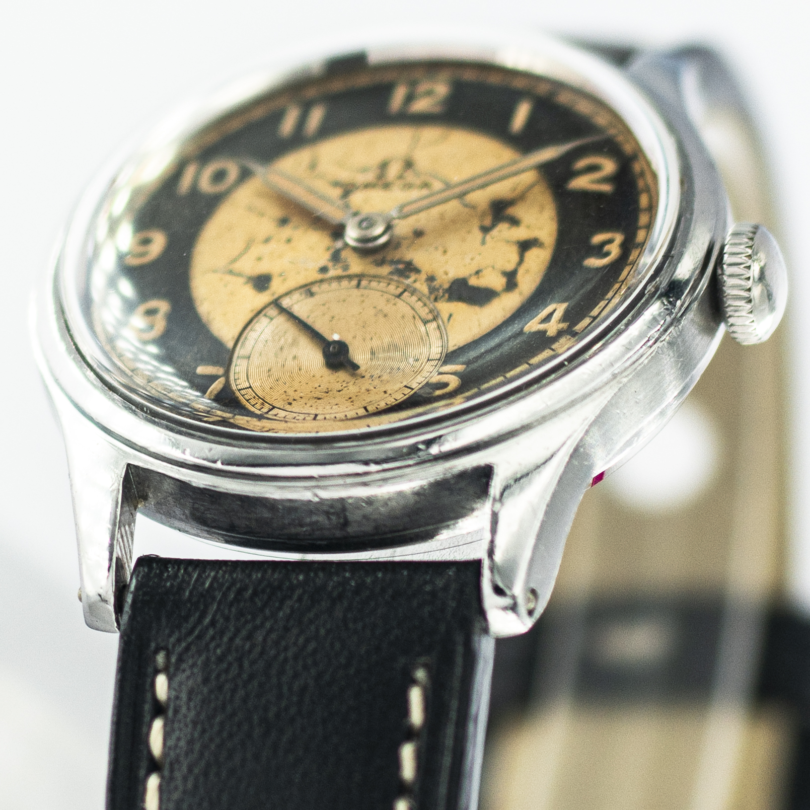 1230_marcels_watch_group_1944_vintage_watch_omega_2400_suveran_09