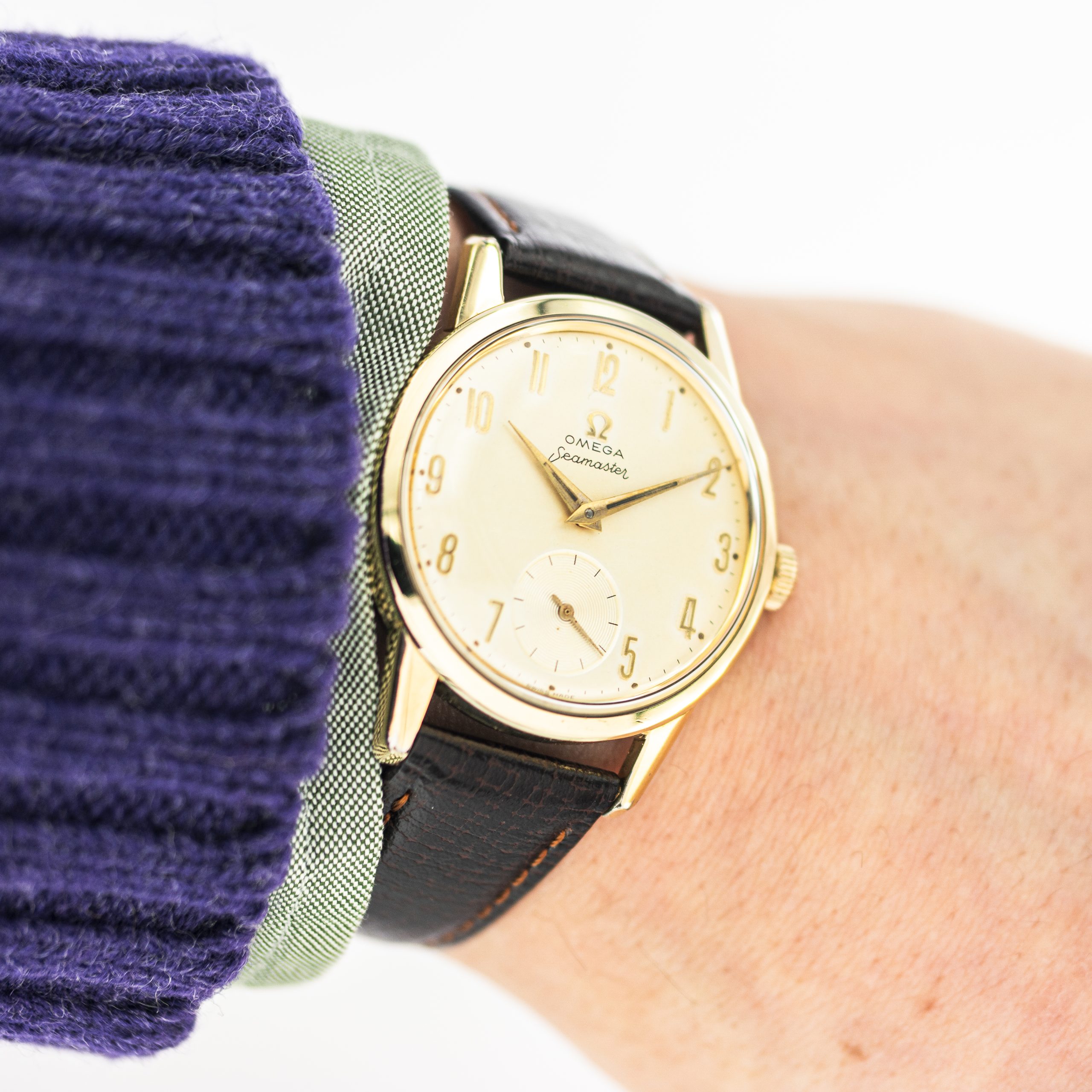 1250_marcels_watch_group_1961_vintage_watch_omega_14389_seamaster_wristshot_01