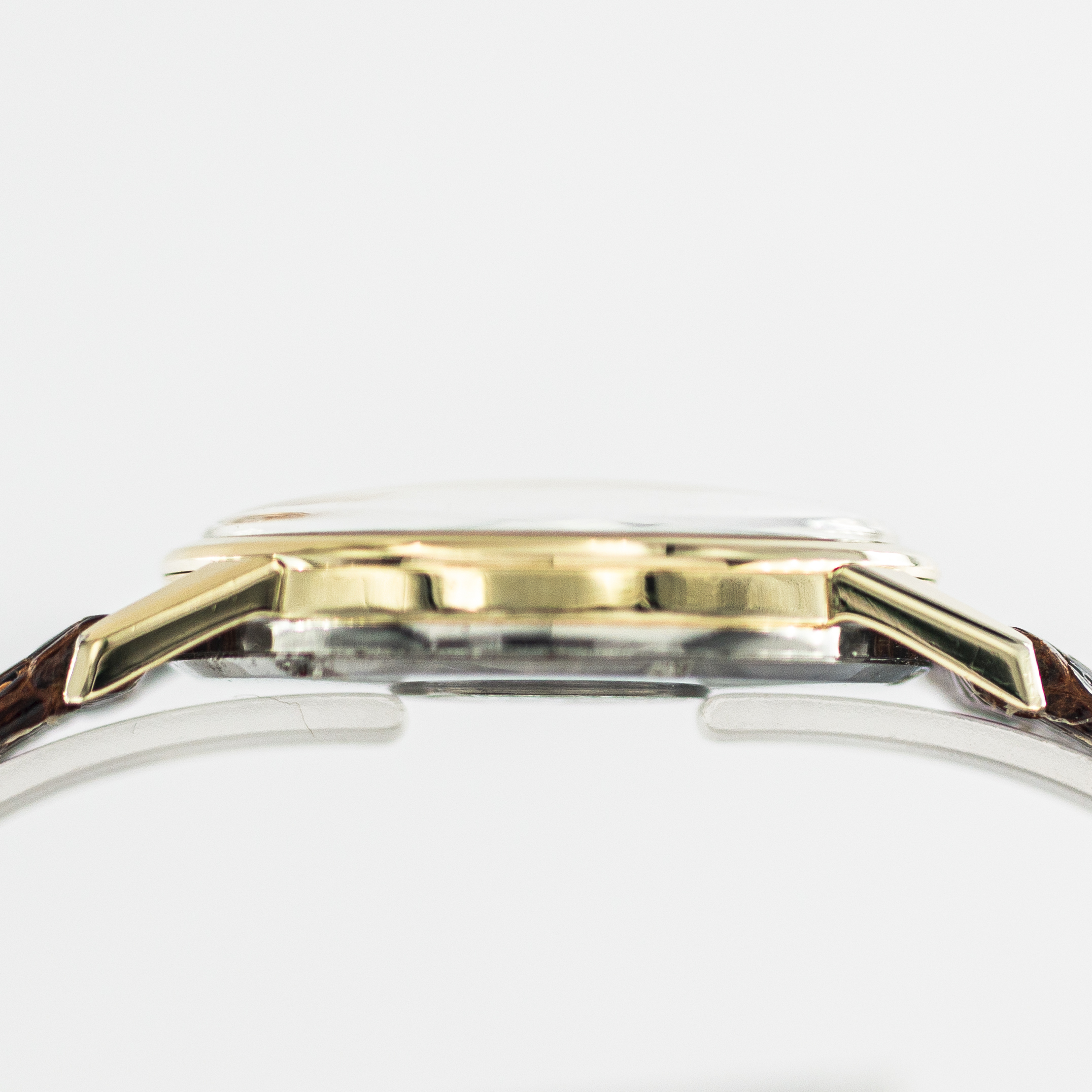 1260_marcels_watch_group_vintage_wristwatch_1960_omega_14389_seamaster_case_side_03