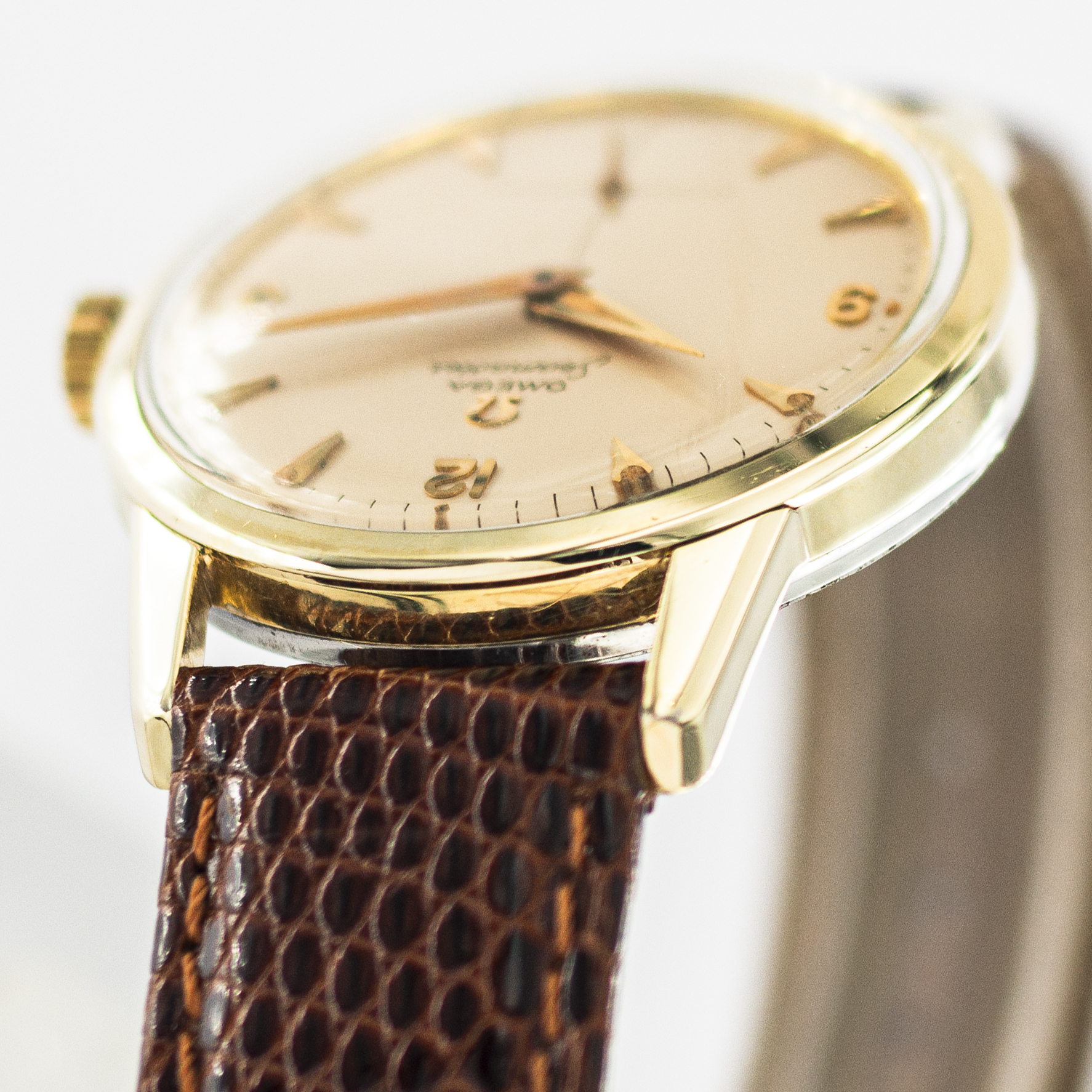 1260_marcels_watch_group_vintage_wristwatch_1960_omega_14389_seamaster_case_side_05
