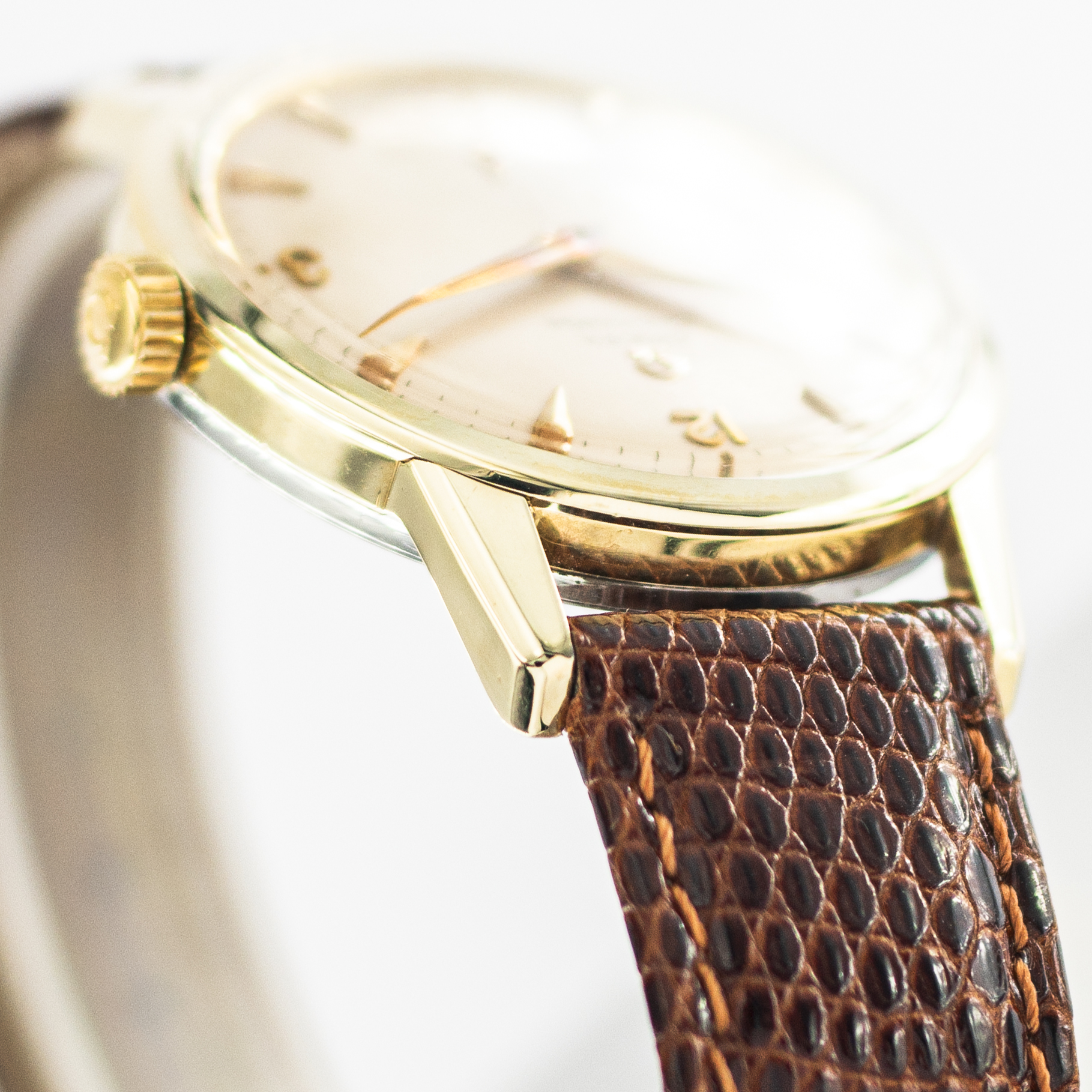 1260_marcels_watch_group_vintage_wristwatch_1960_omega_14389_seamaster_case_side_09
