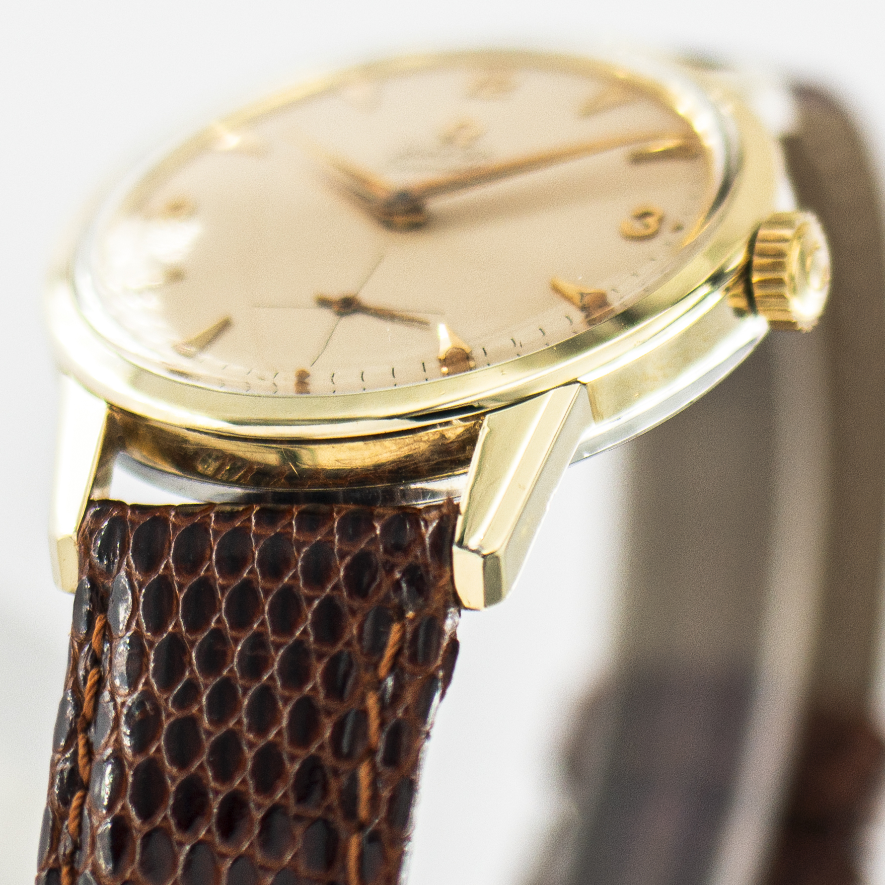 1260_marcels_watch_group_vintage_wristwatch_1960_omega_14389_seamaster_case_side_10