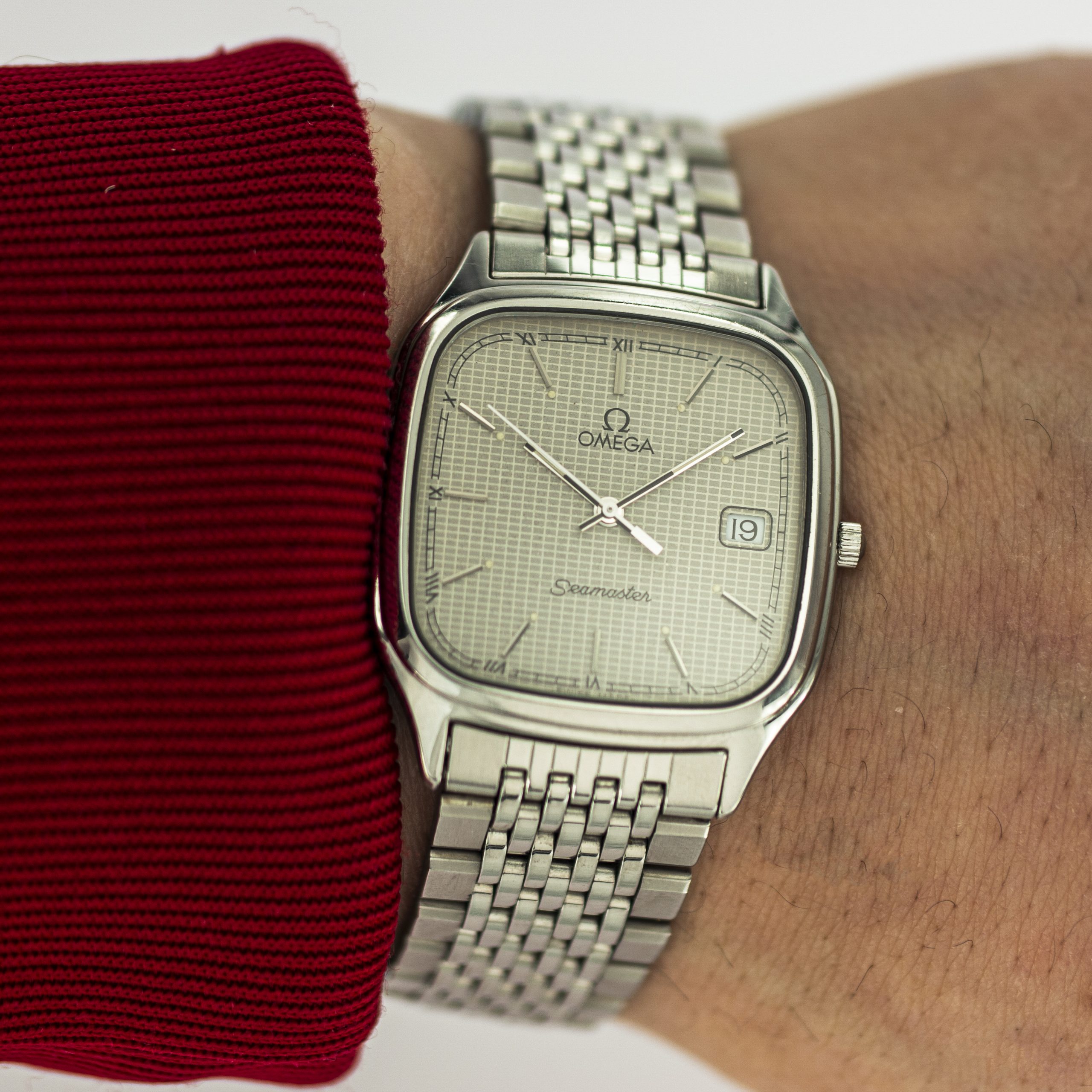 1277_marcels_watch_group_vintage_wristwatch_1987_omega_196.0311-396.1011_seamaster_quartz_wristshot_02