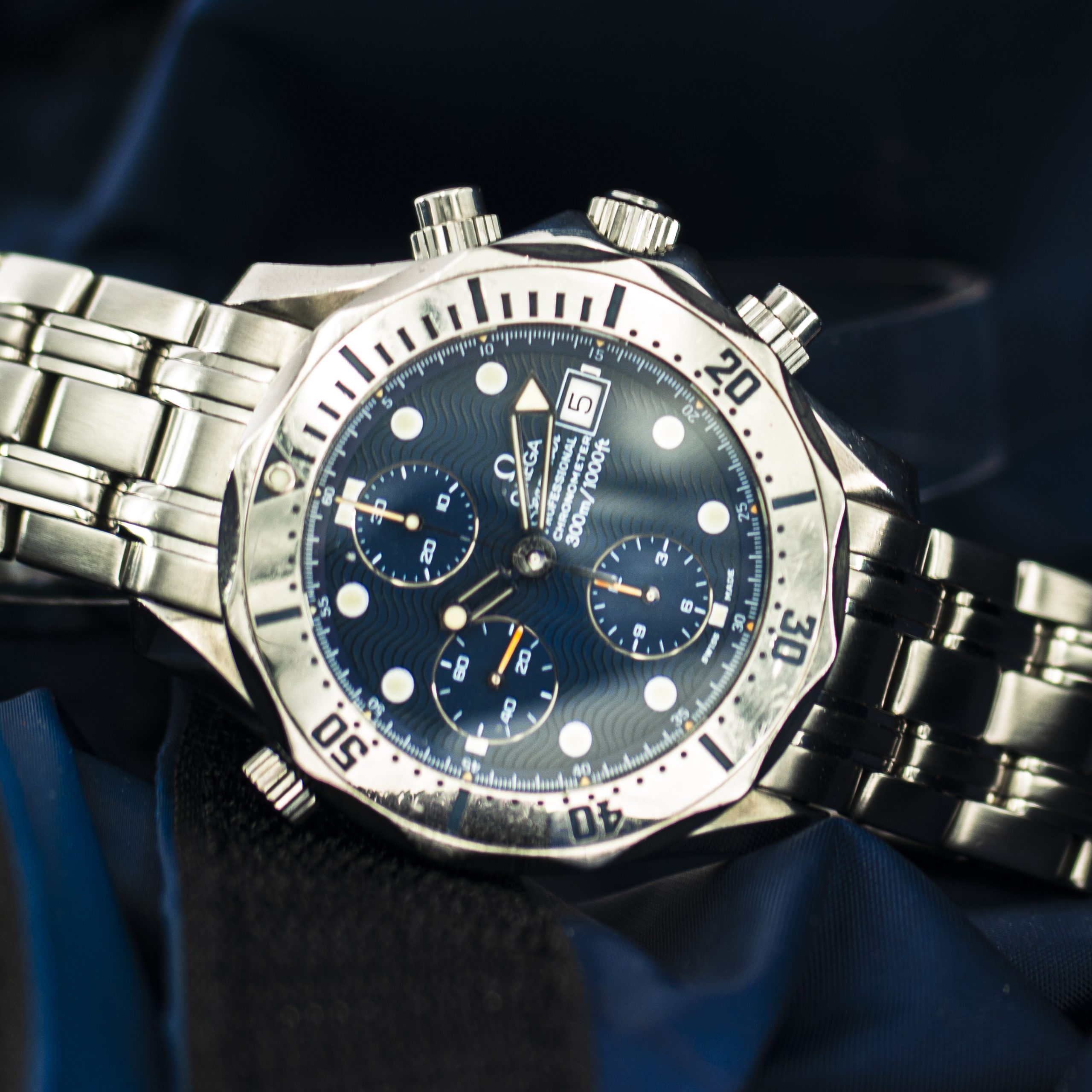 1283_marcels_watch_group_wrist_watch_1999_omega_2598.80professional_seamaster_300m_chronograph_32