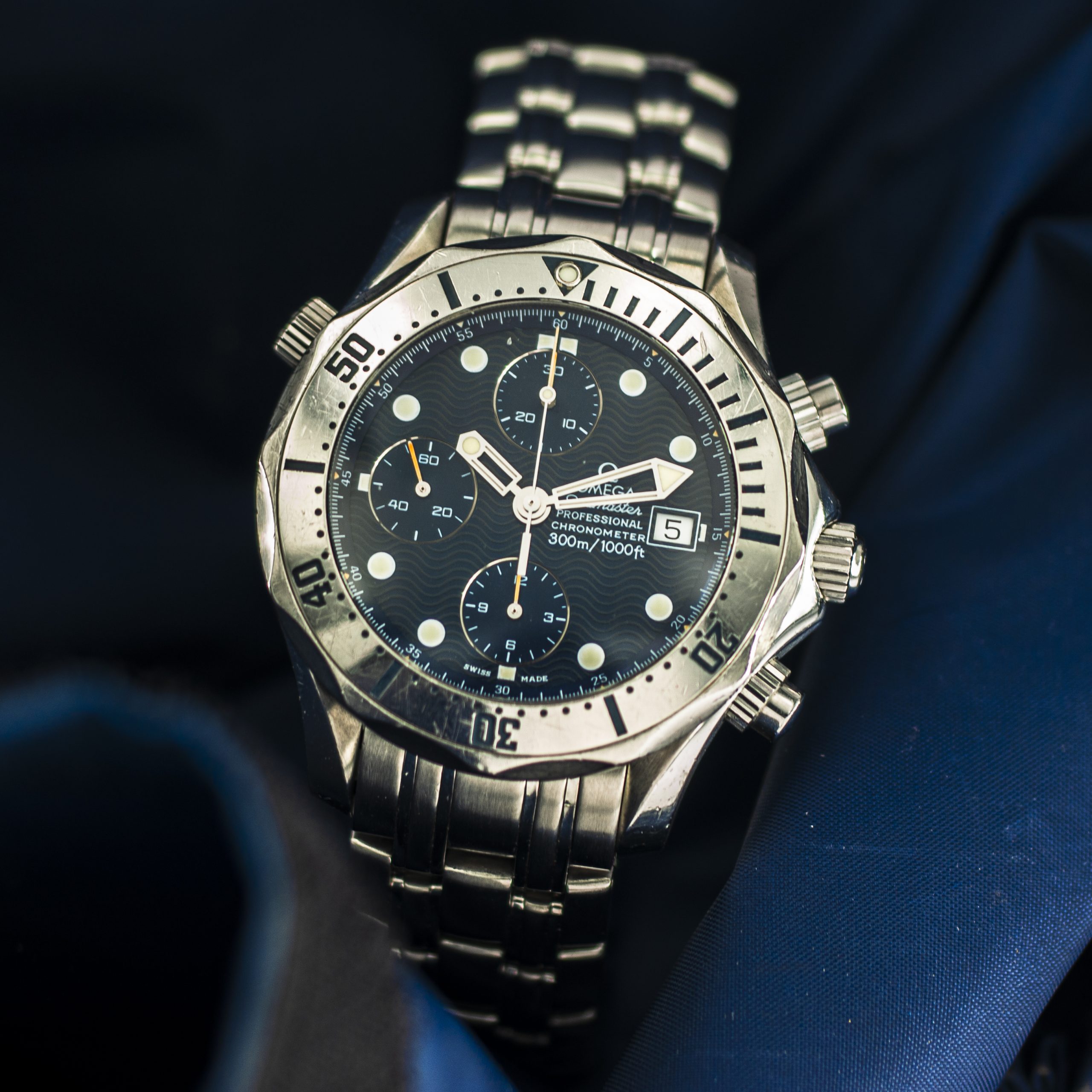 1283_marcels_watch_group_wrist_watch_1999_omega_2598.80professional_seamaster_300m_chronograph_dial_02