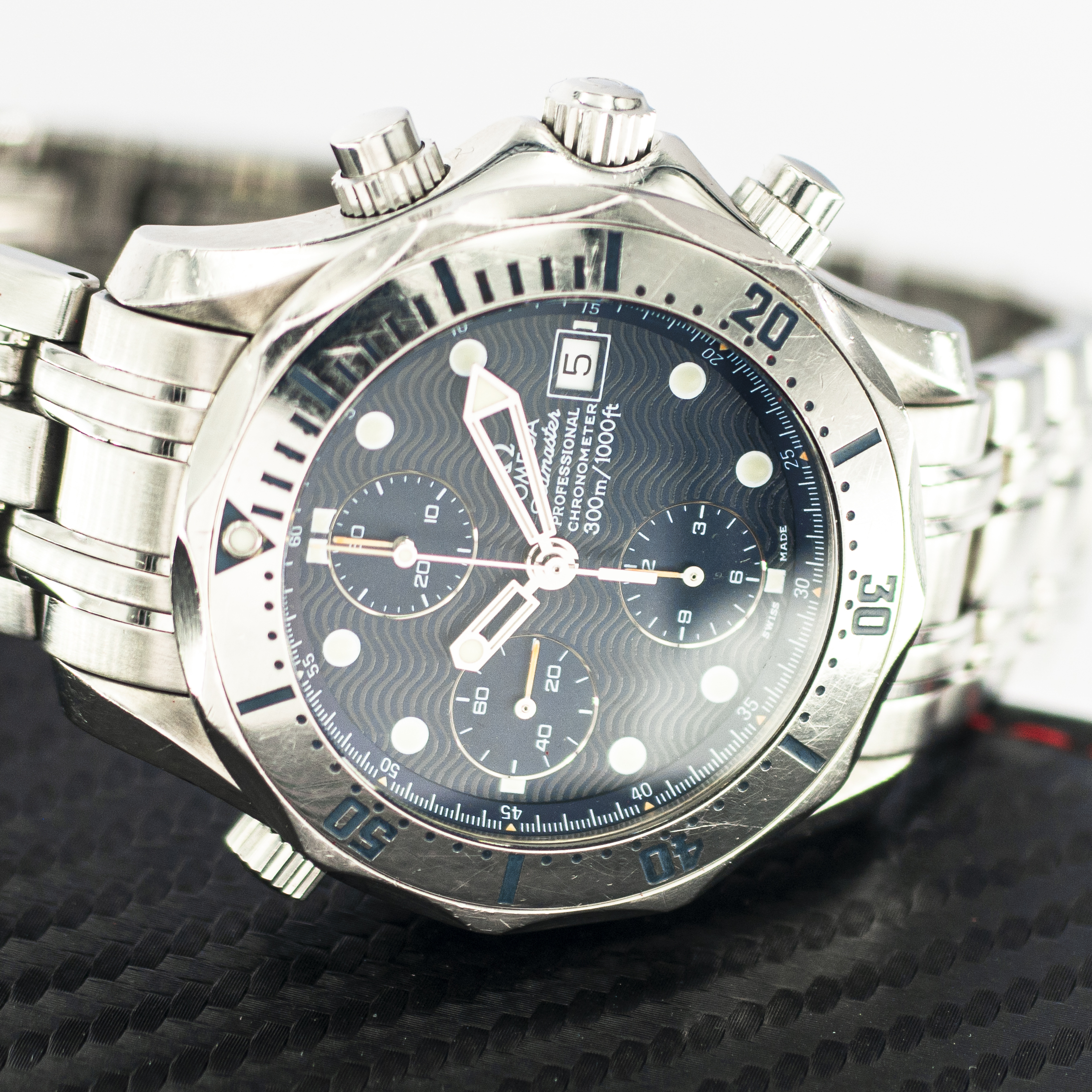 1283_marcels_watch_group_wrist_watch_1999_omega_2598.80professional_seamaster_300m_chronograph_dial_04