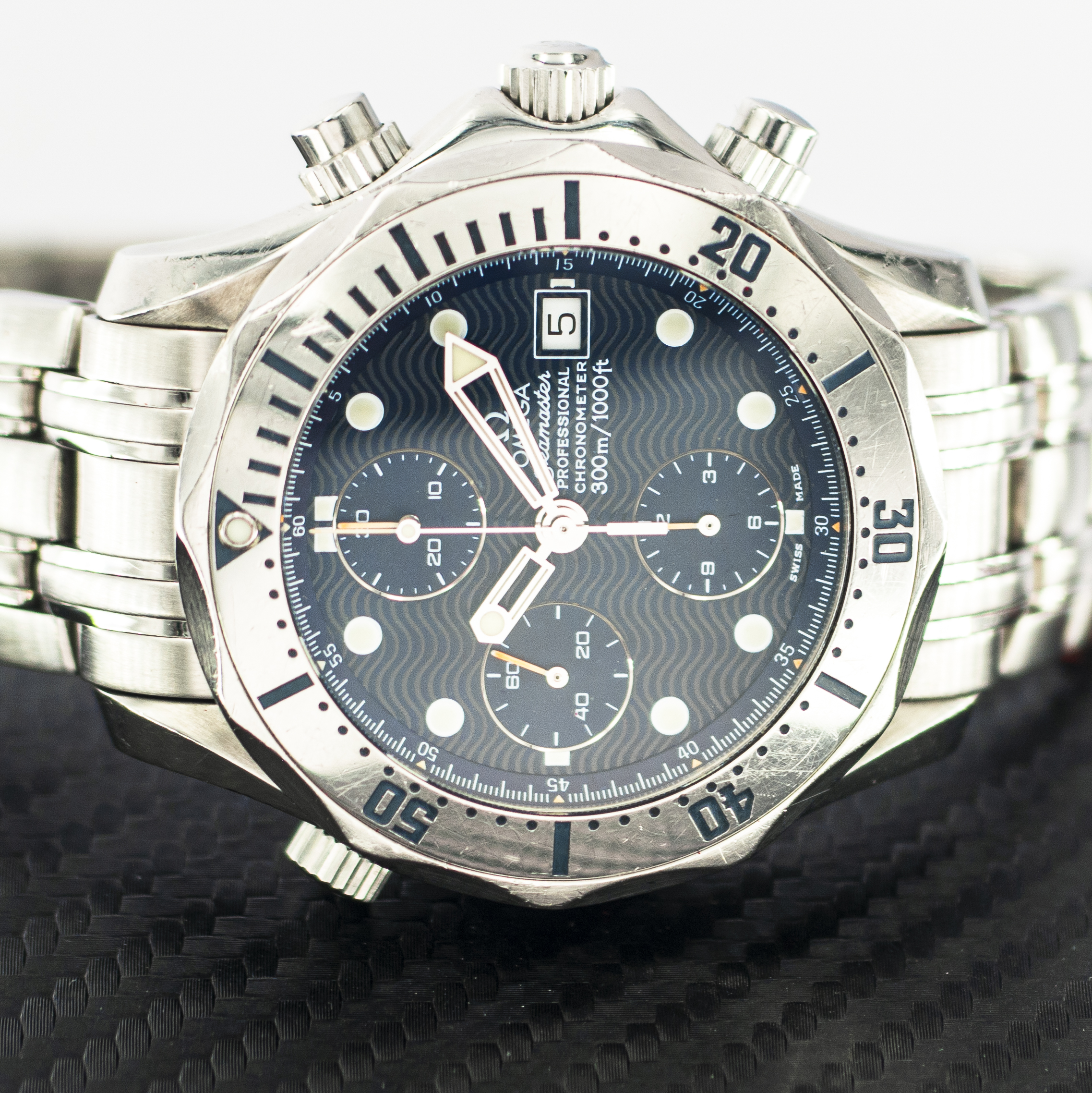 1283_marcels_watch_group_wrist_watch_1999_omega_2598.80professional_seamaster_300m_chronograph_dial_05