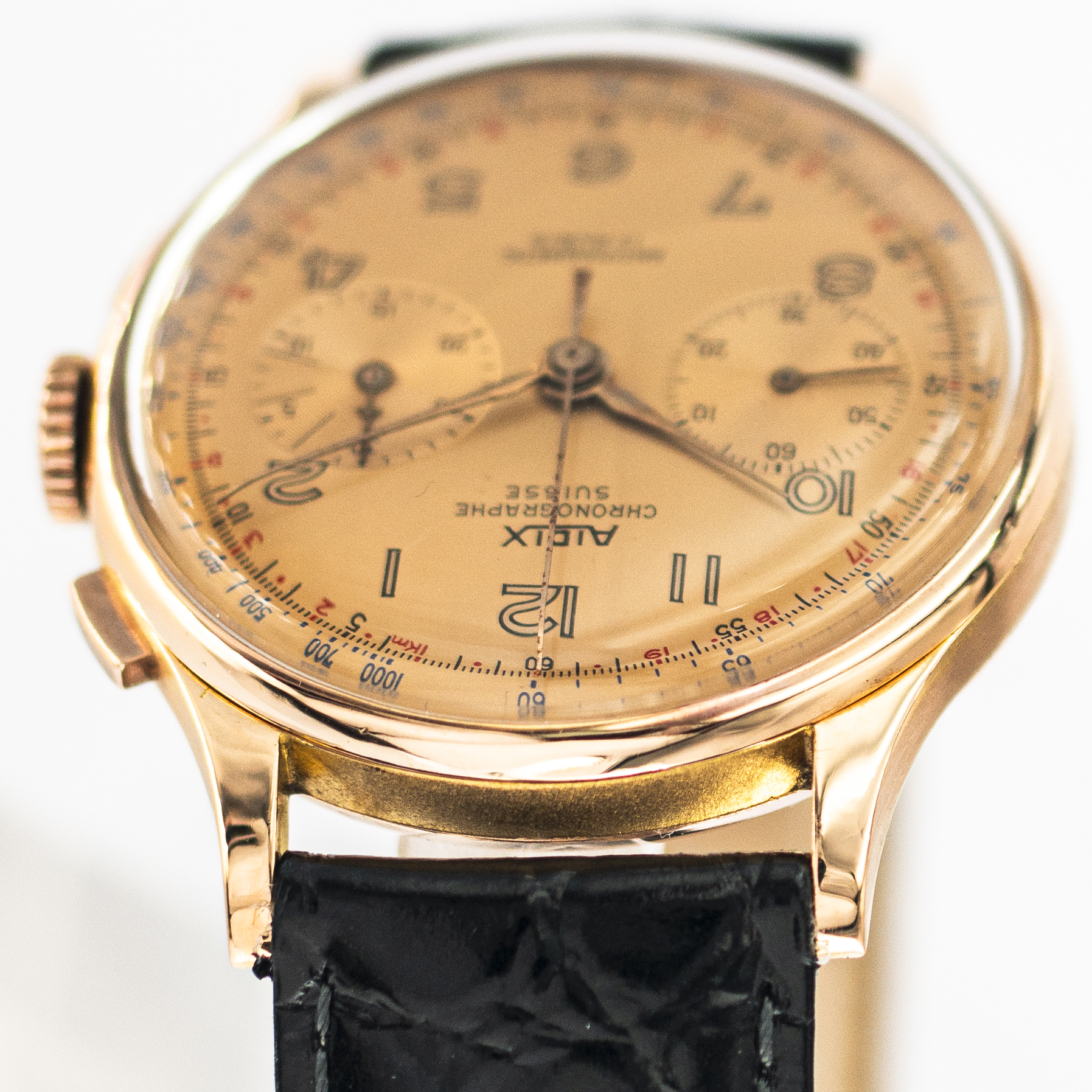 1302_marcels_watch_group_vintage_wristwatch_1950s_chronographe_suisse_18CT_rose_gold_aidix_case_side_02