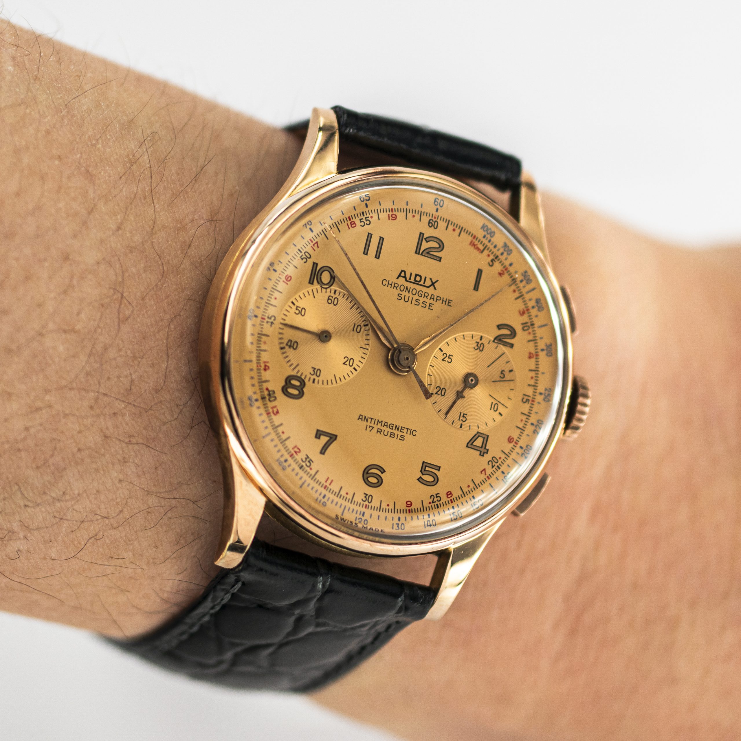 1302_marcels_watch_group_vintage_wristwatch_1950s_chronographe_suisse_18CT_rose_gold_aidix_wristshot_01