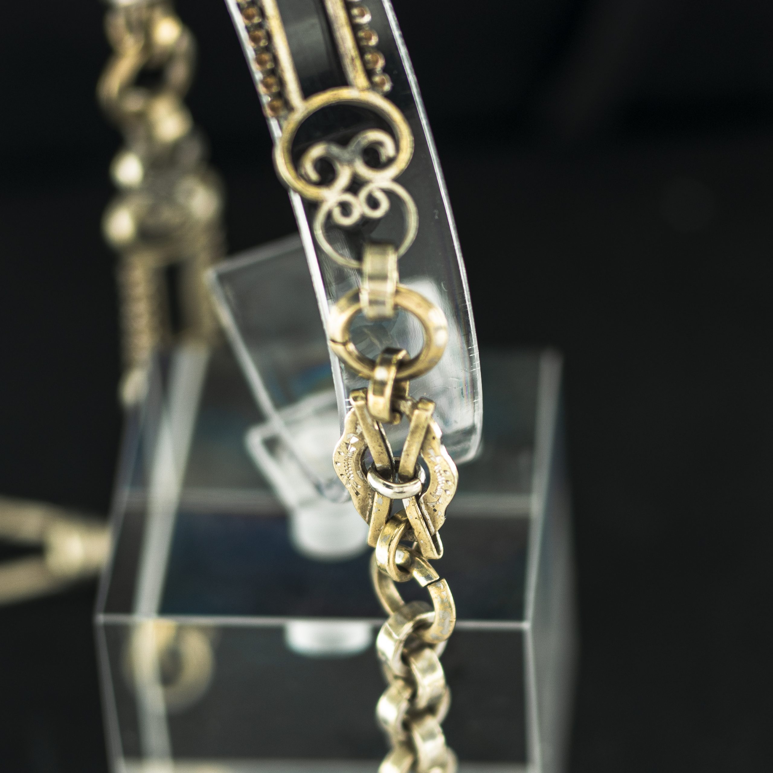 STR0100_marcels_watch_group_pocket_watch_chain_decorated_02