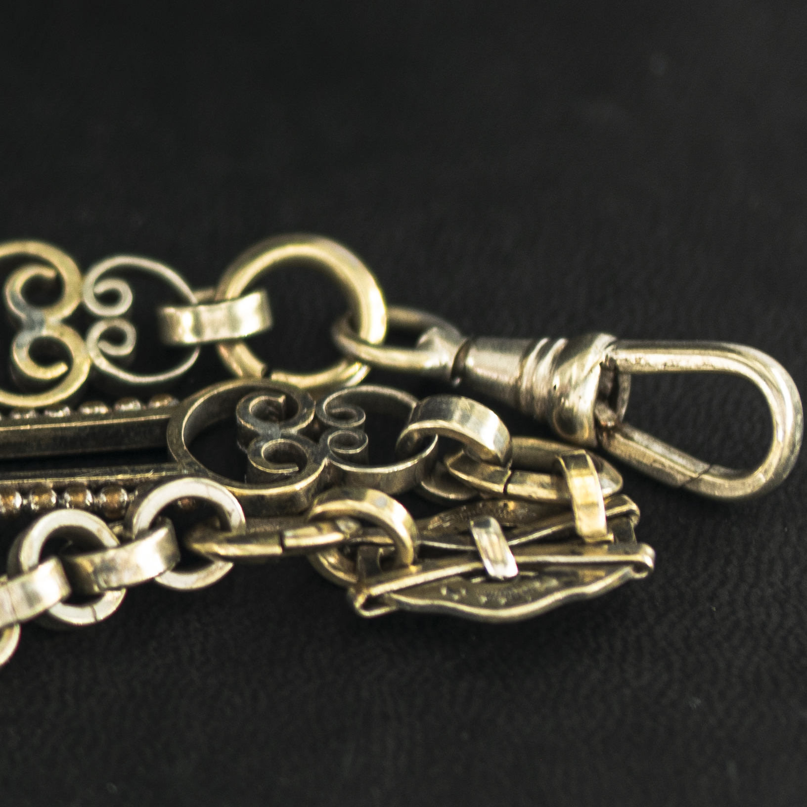 STR0100_marcels_watch_group_pocket_watch_chain_decorated_09