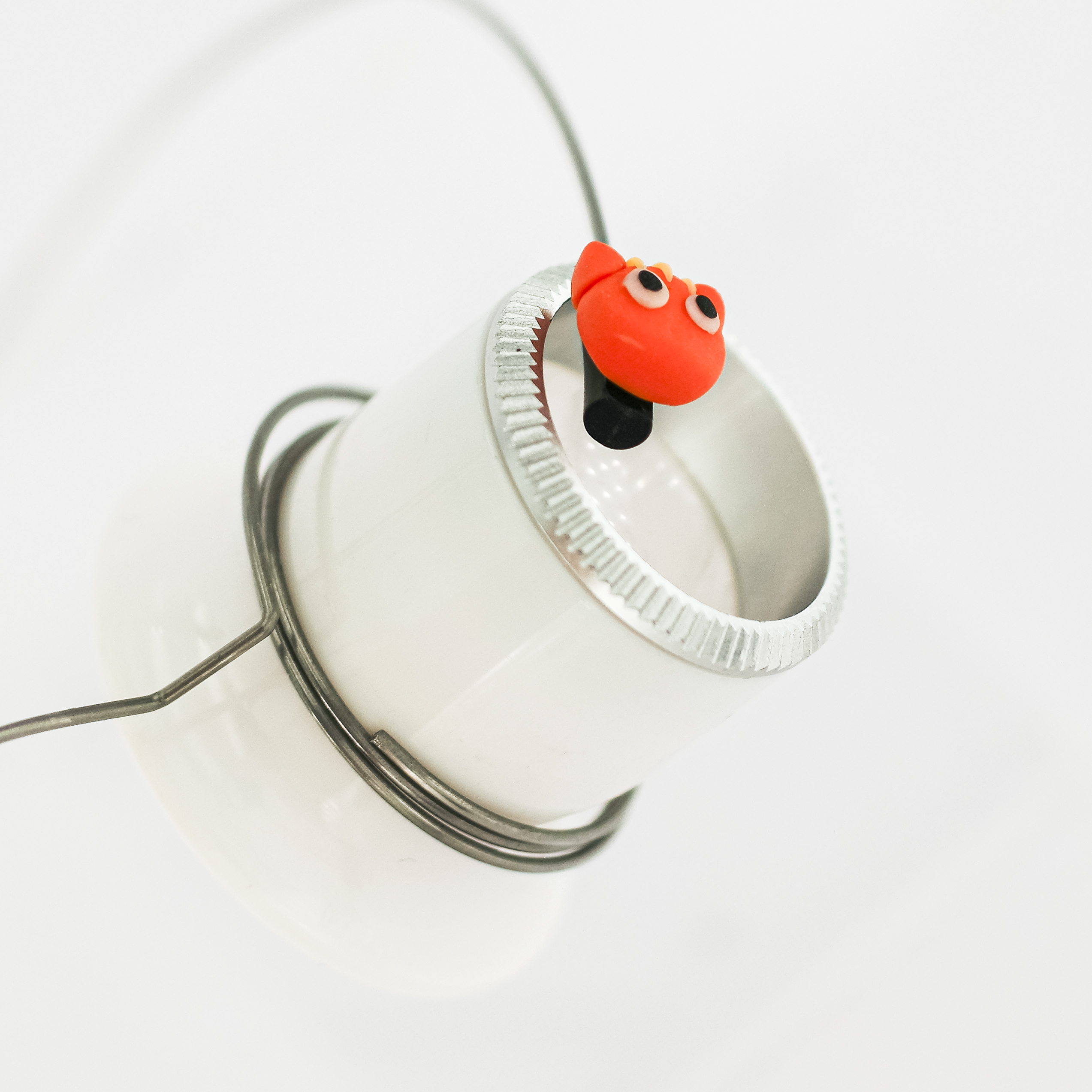 marcels_watch_group_eyeglass_loupe_holder_head_band_end_cat_092