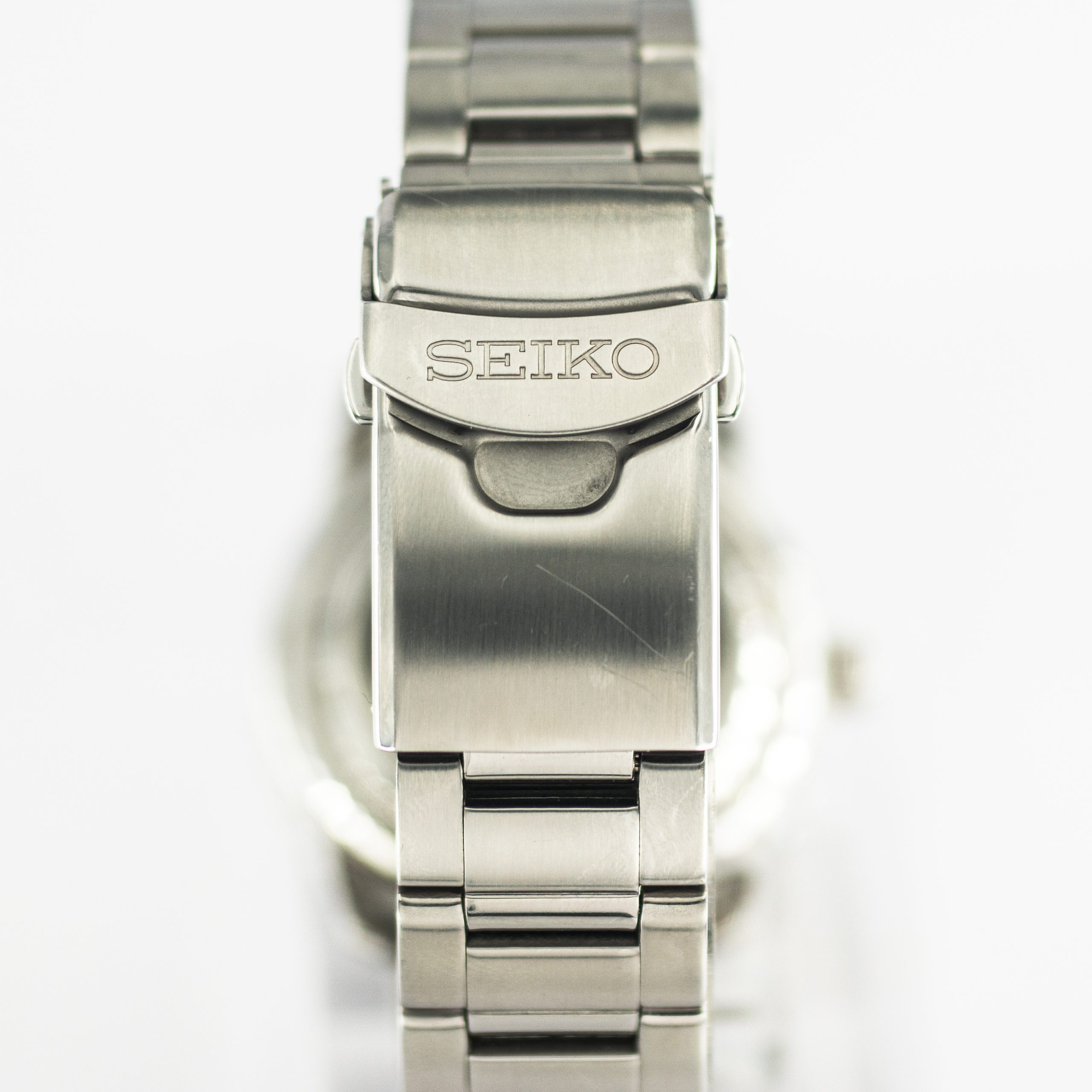 1308_marcels_watch_group_pre-owned_wristwatch_2013_seiko_5_sport_SNZH55K1_7S36-04N0_bracelet_01-scaled.jpg