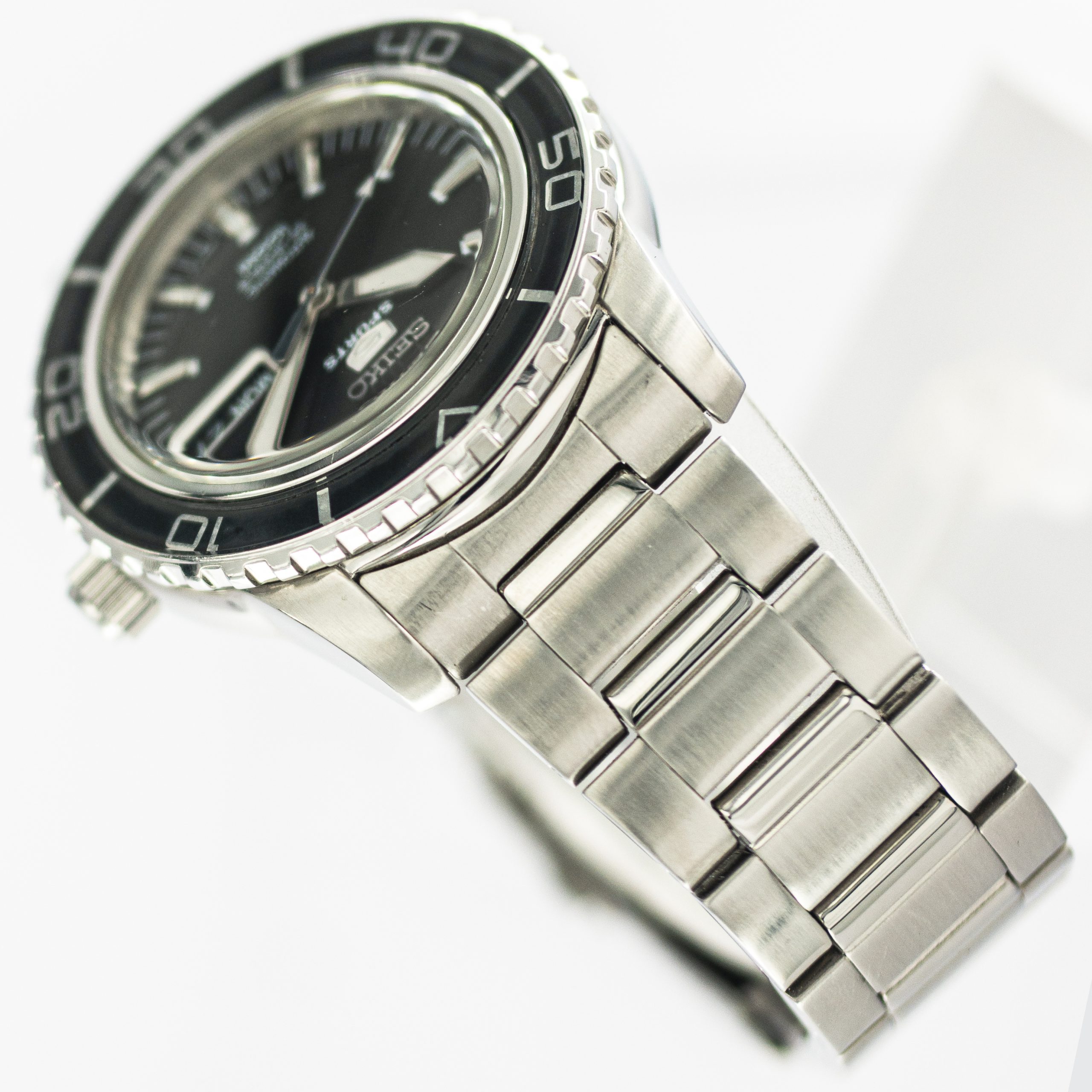 1308_marcels_watch_group_pre-owned_wristwatch_2013_seiko_5_sport_SNZH55K1_7S36-04N0_bracelet_03-scaled.jpg