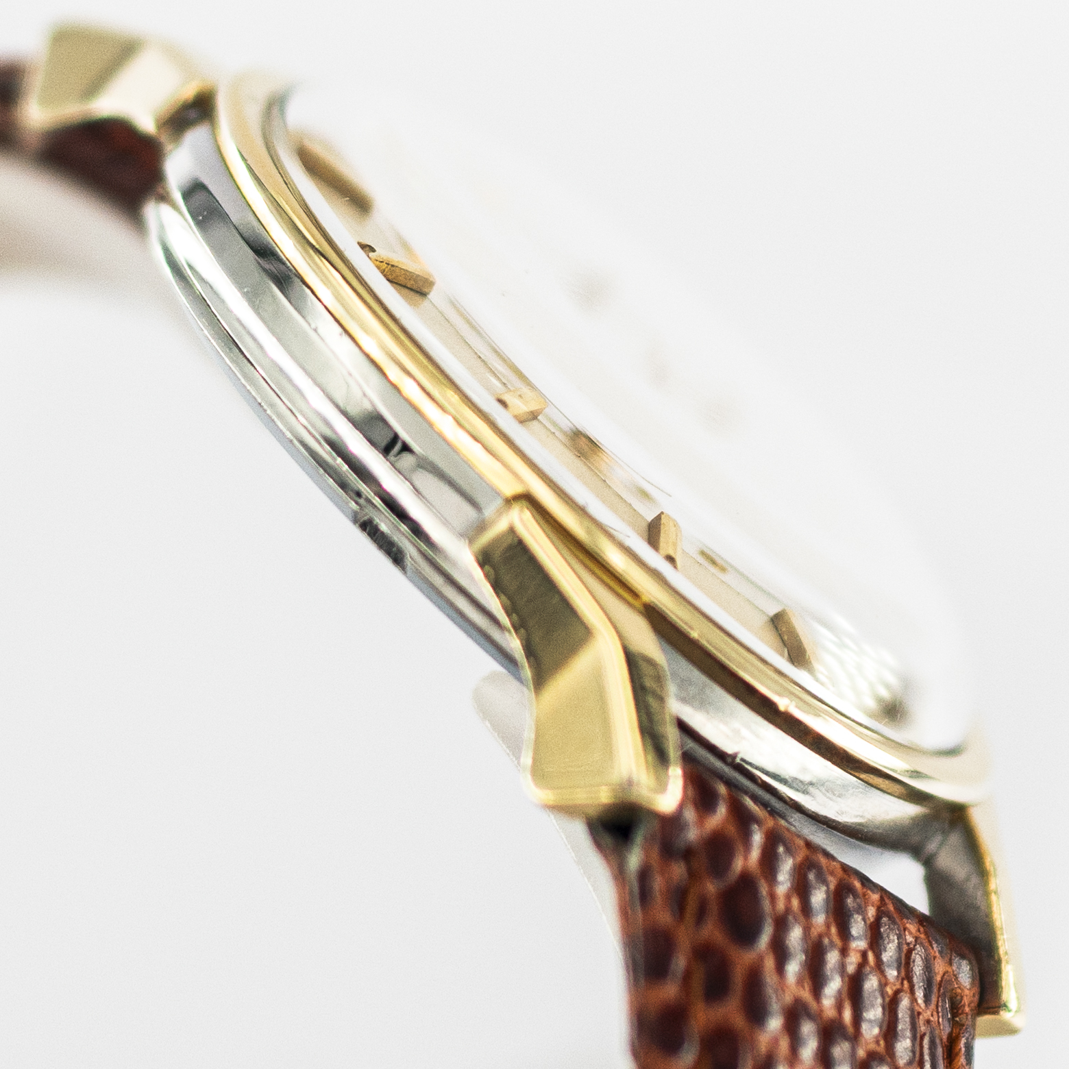 2198_marcels_watch_group_vintage_wristwatch_1963_omega_168.005_constellation_pie_pan_case_side_03