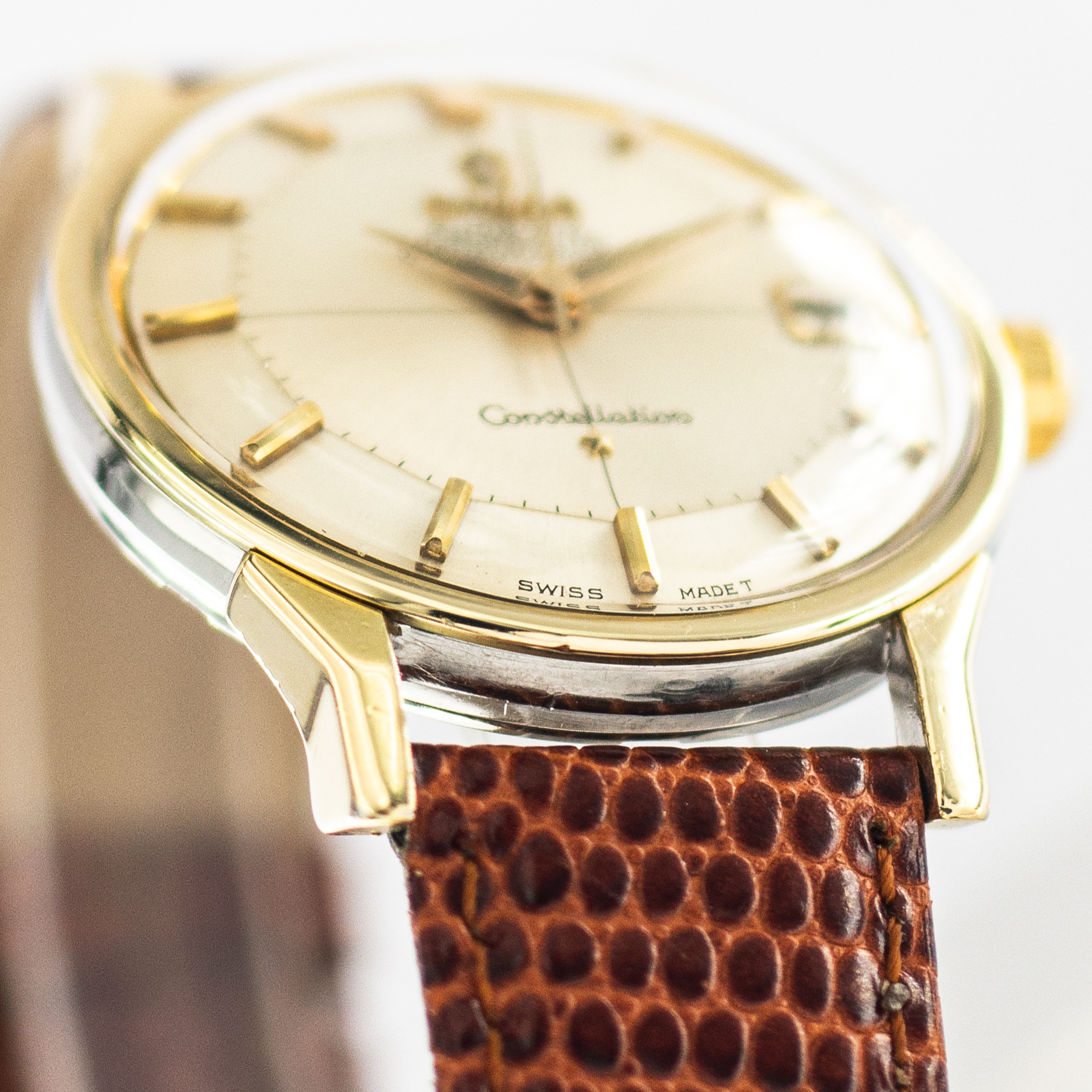 2198_marcels_watch_group_vintage_wristwatch_1963_omega_168.005_constellation_pie_pan_case_side_06