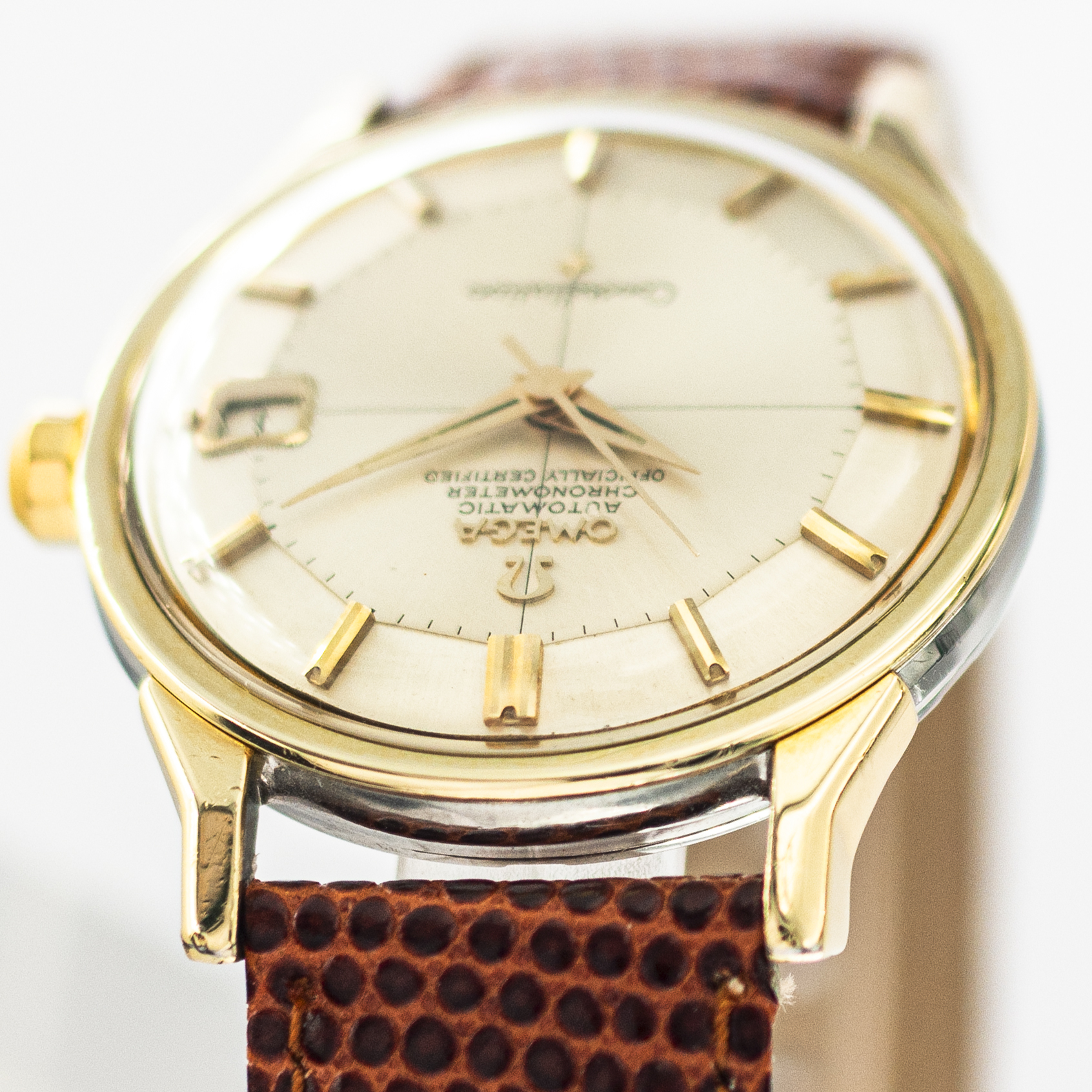 2198_marcels_watch_group_vintage_wristwatch_1963_omega_168.005_constellation_pie_pan_case_side_07