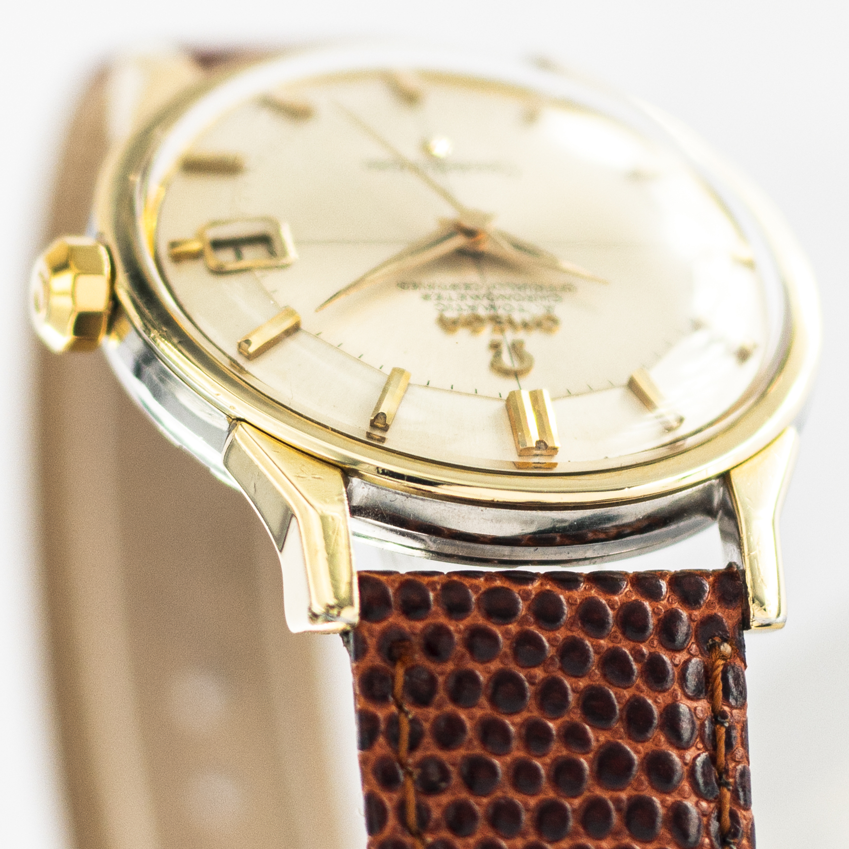 2198_marcels_watch_group_vintage_wristwatch_1963_omega_168.005_constellation_pie_pan_case_side_08