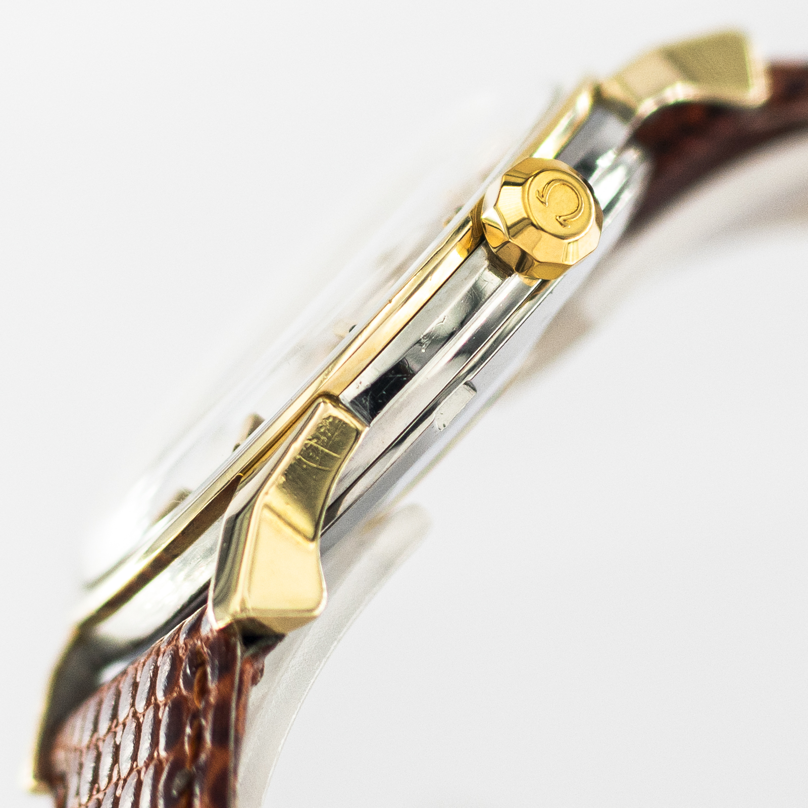 2198_marcels_watch_group_vintage_wristwatch_1963_omega_168.005_constellation_pie_pan_case_side_10