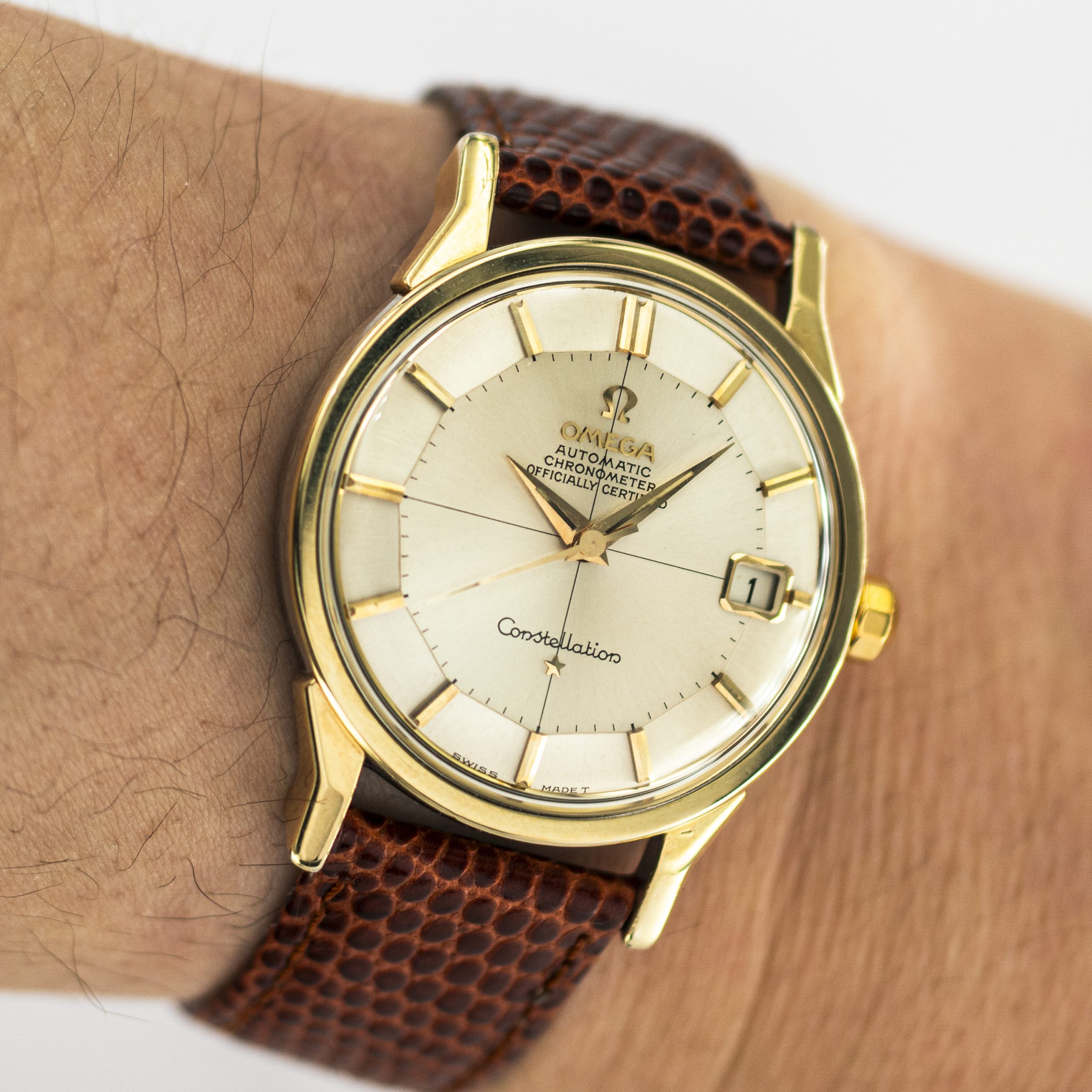 2198_marcels_watch_group_vintage_wristwatch_1963_omega_168.005_constellation_pie_pan_wristshot_01