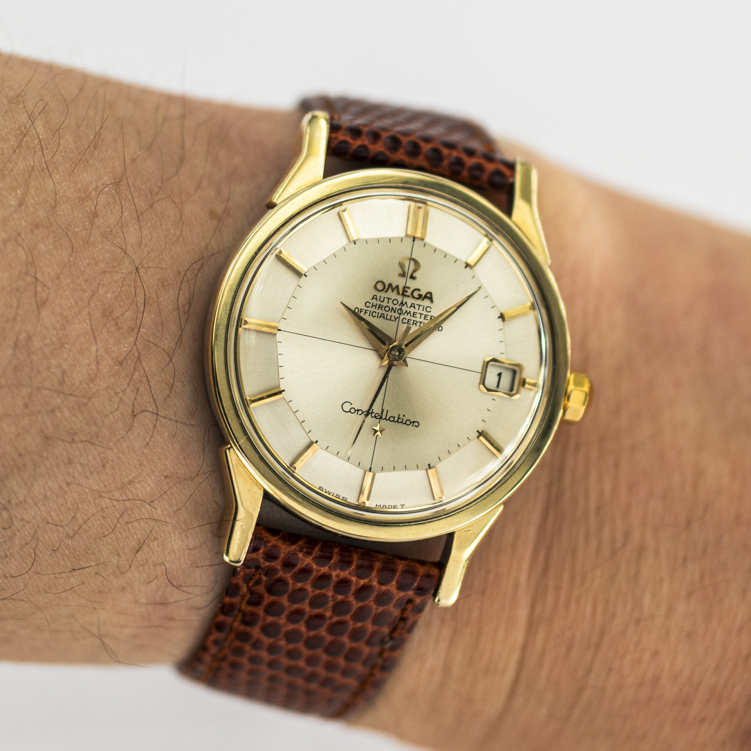 2198_marcels_watch_group_vintage_wristwatch_1963_omega_168.005_constellation_pie_pan_wristshot_02