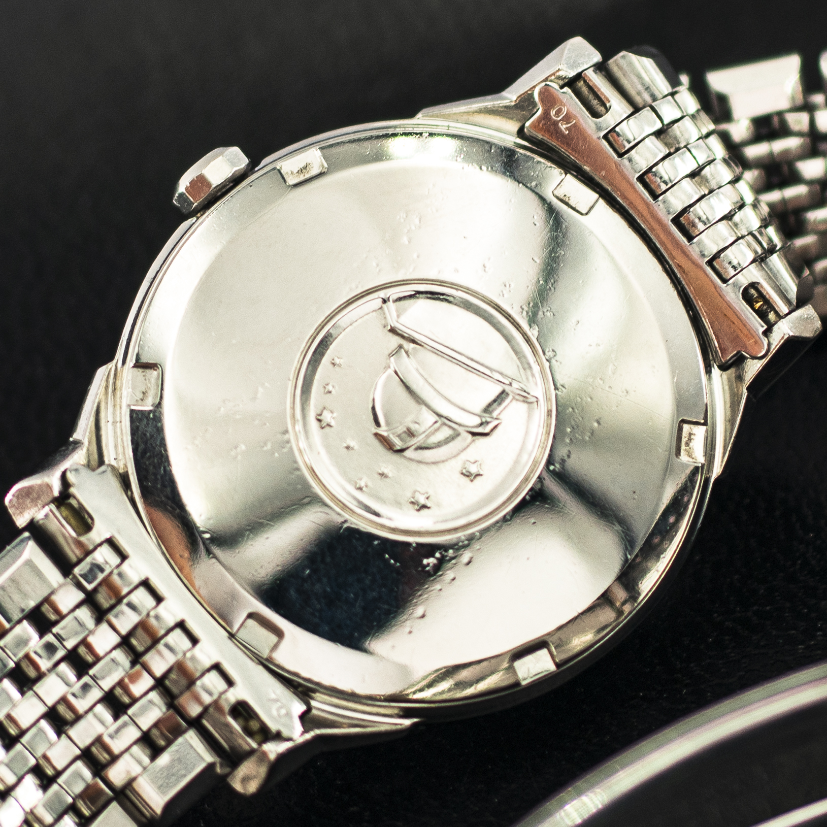 1299_marcels_watch_group_vintage_wristwatch_1966_omega_168.005_constellation_pie_pan_case_back_02