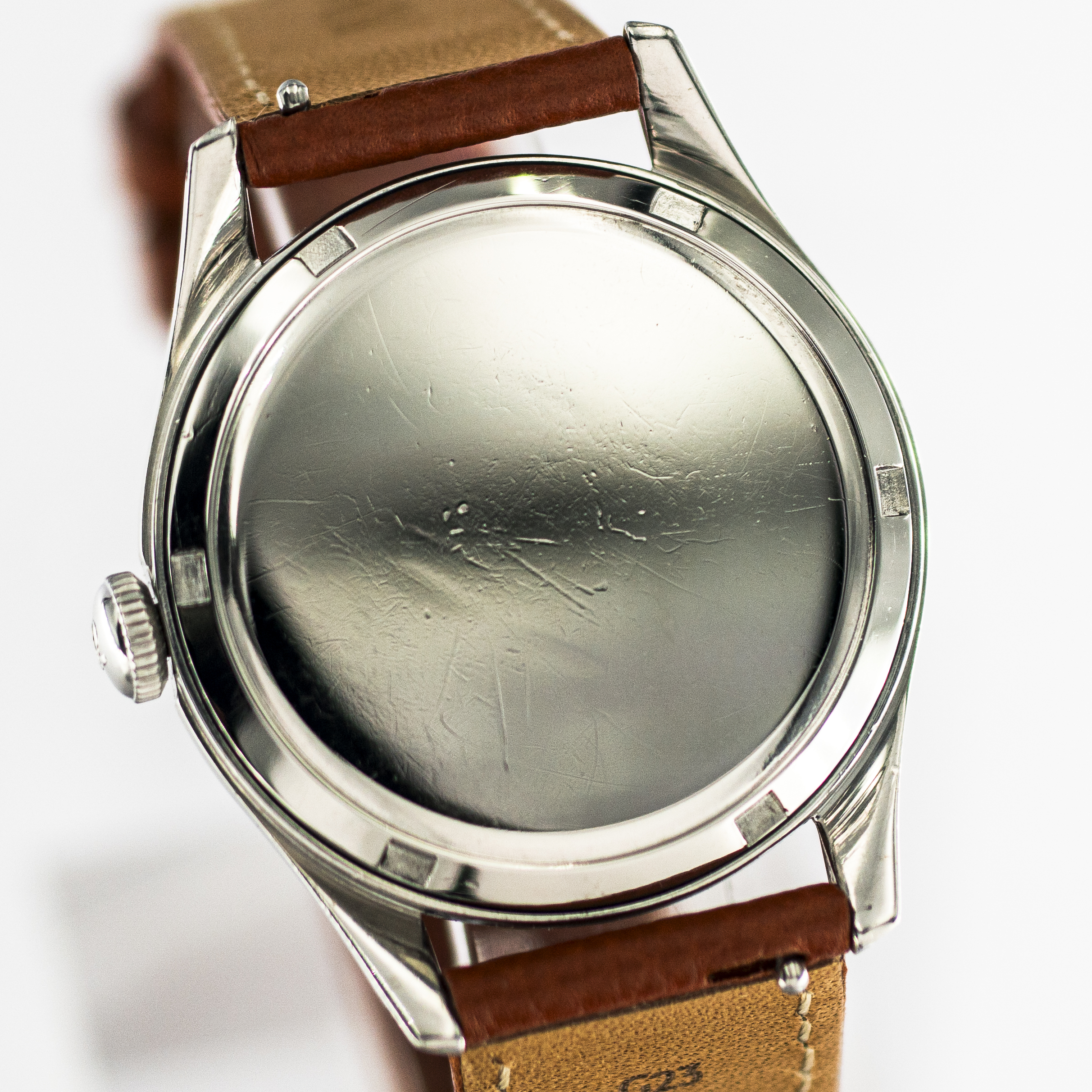 1334_marcels_watch_group_vintage_wristwatch_1952_omega_2639_case_back_01