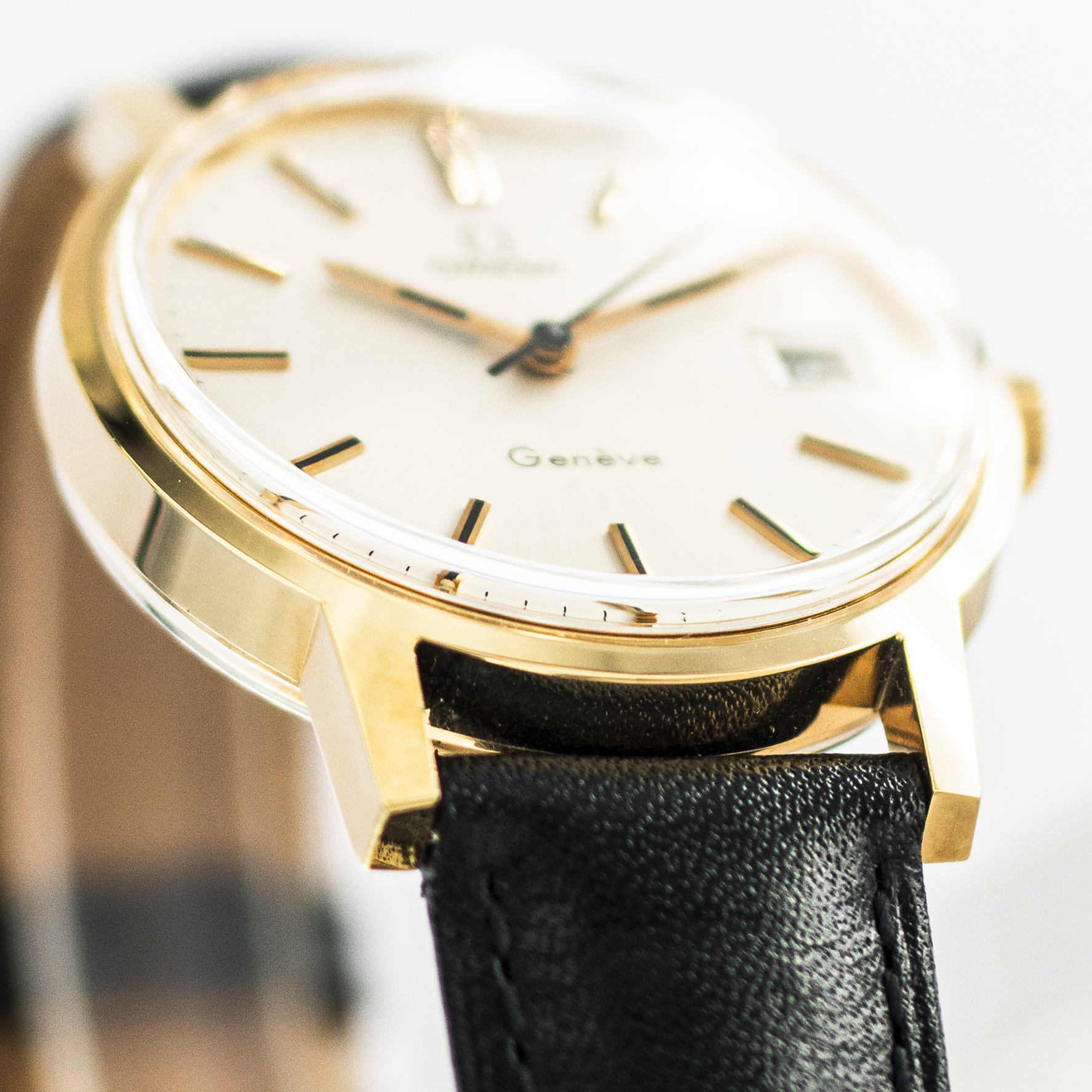 1335_marcels_watch_group_vintage_wristwatch_1972_omega_136.0098_geneve_case_side_02