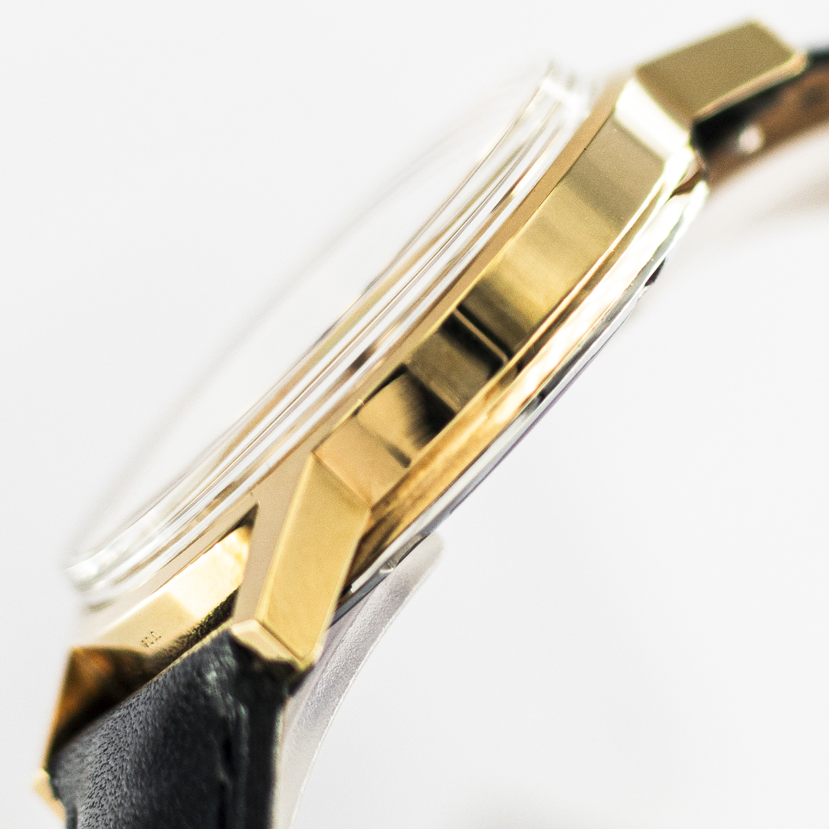 1335_marcels_watch_group_vintage_wristwatch_1972_omega_136.0098_geneve_case_side_04