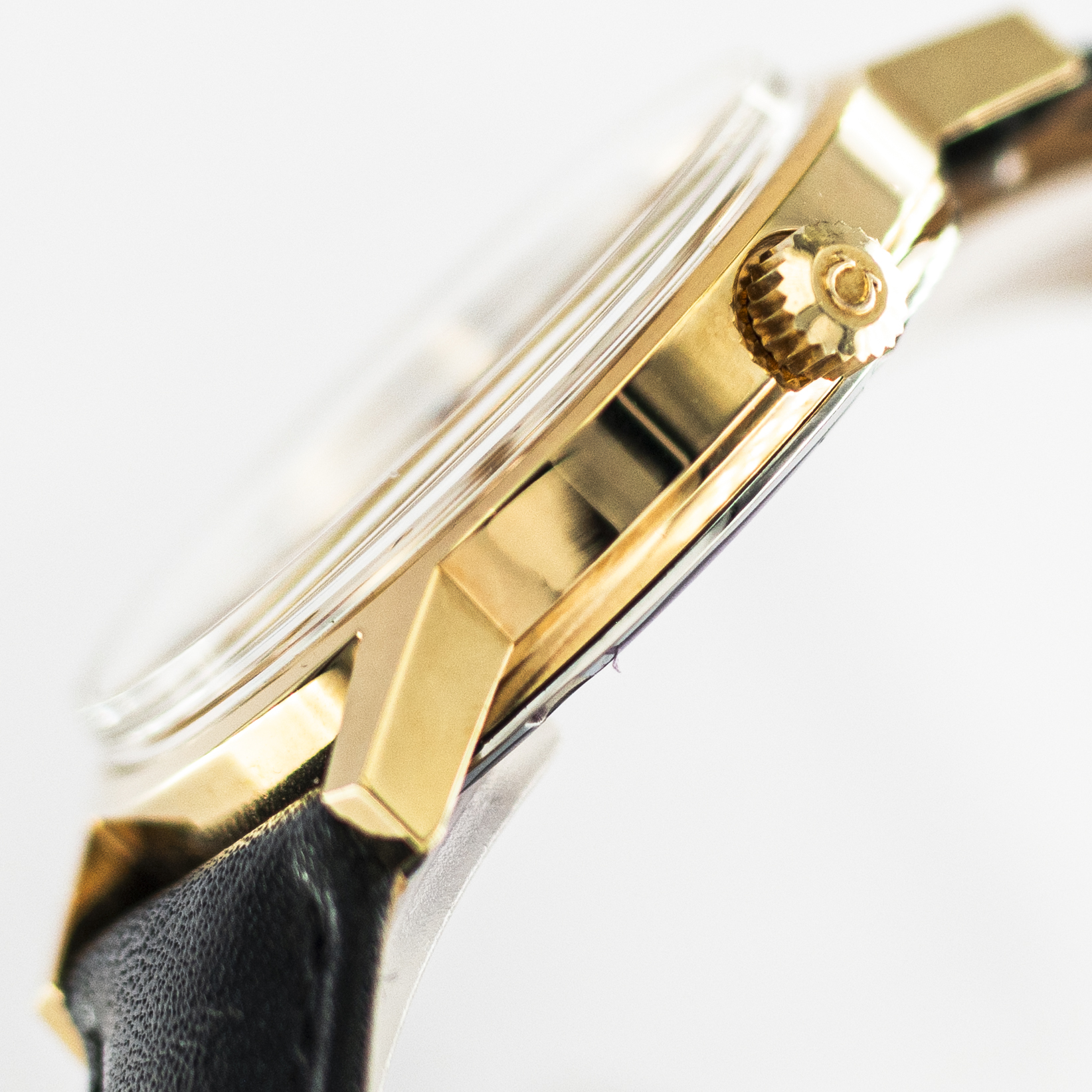 1335_marcels_watch_group_vintage_wristwatch_1972_omega_136.0098_geneve_case_side_06