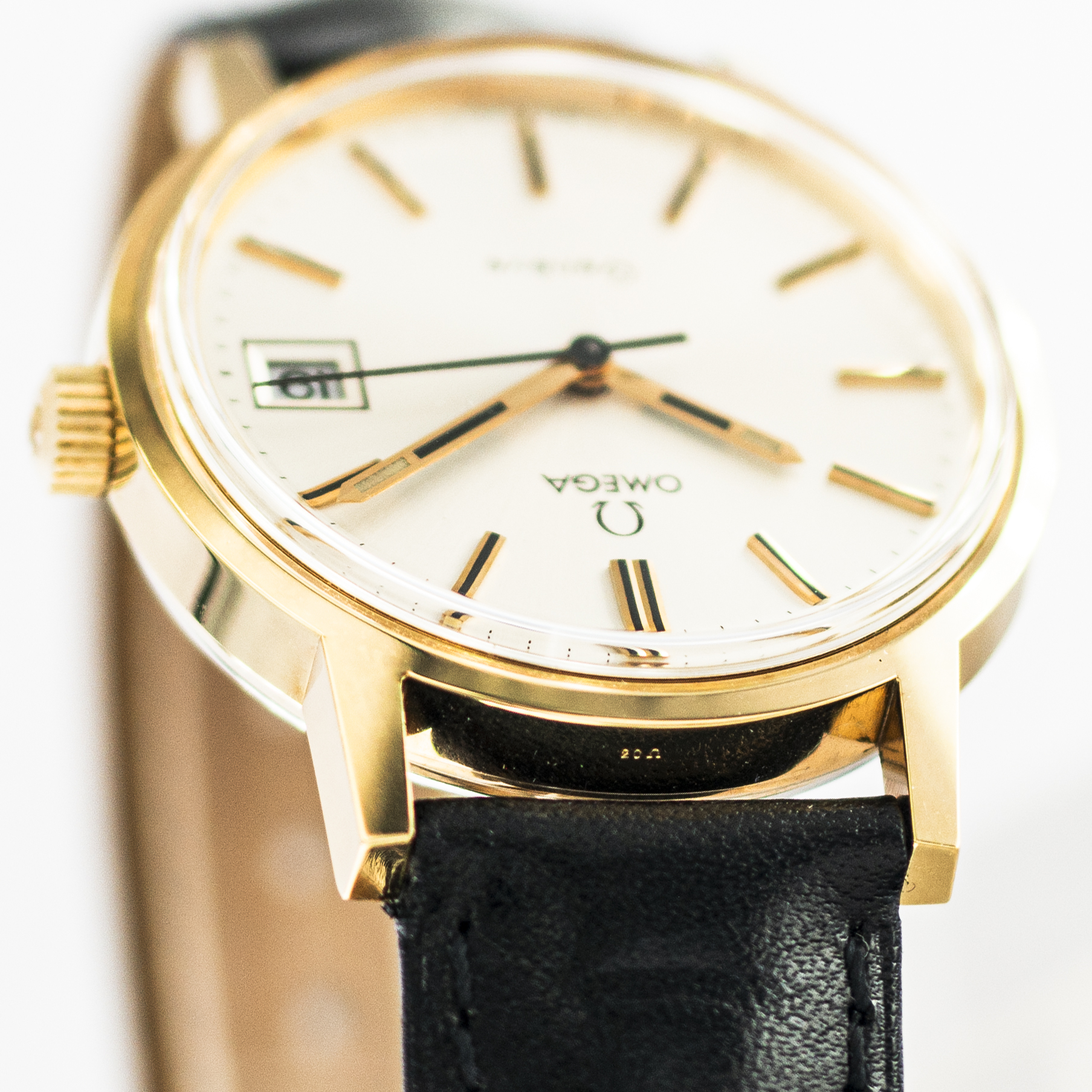1335_marcels_watch_group_vintage_wristwatch_1972_omega_136.0098_geneve_case_side_10