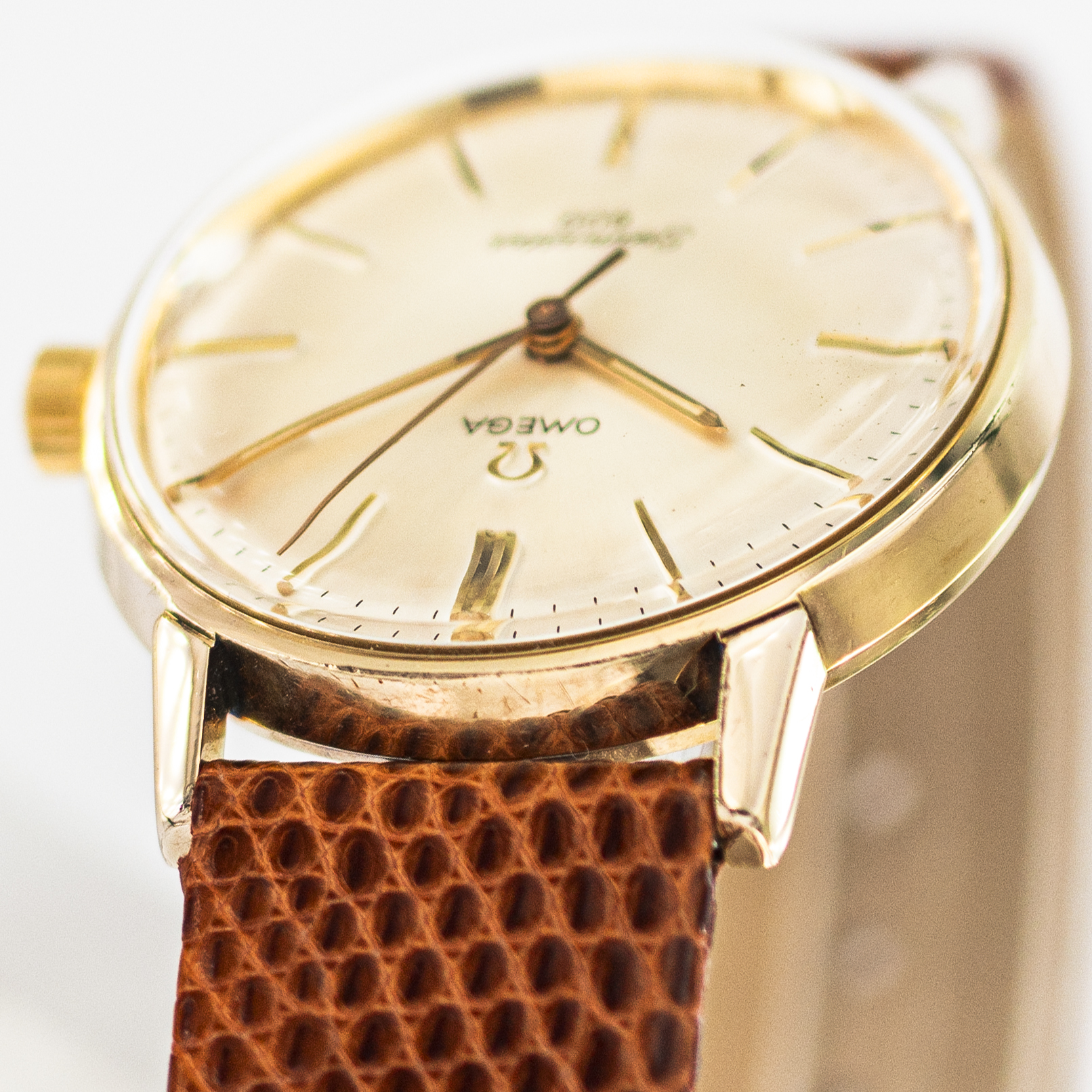 1333_marcels_watch_group_vintage_wristwatch_1966_omega_135.011_seamaster_600_case_side_02