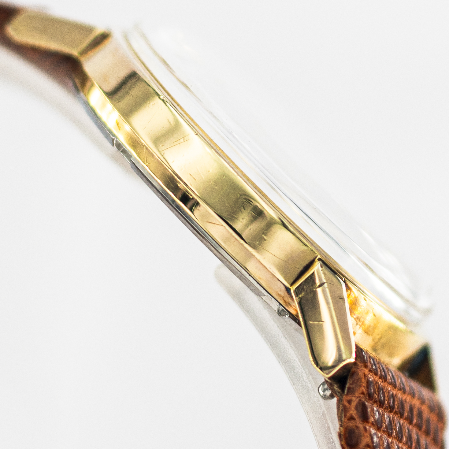 1333_marcels_watch_group_vintage_wristwatch_1966_omega_135.011_seamaster_600_case_side_03