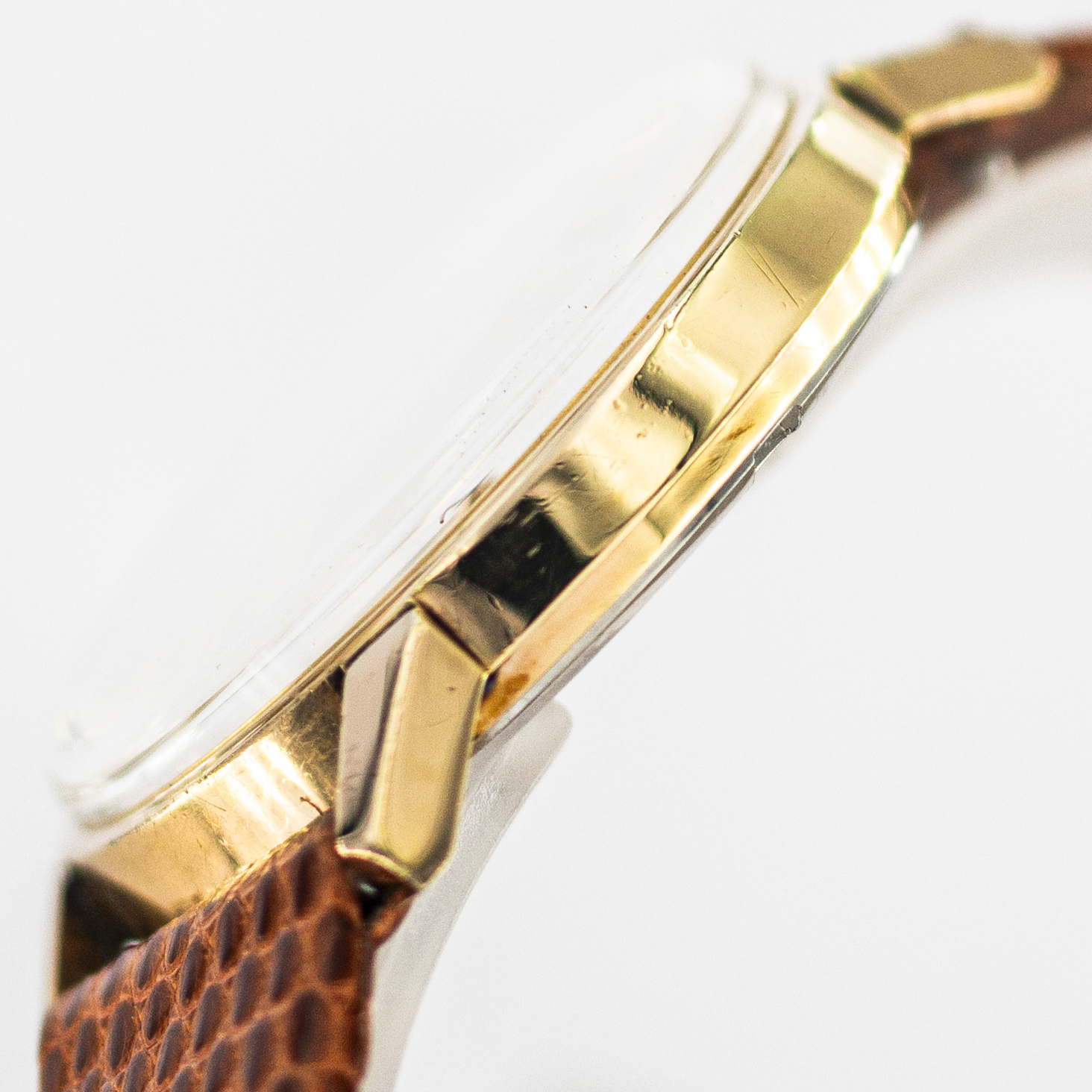 1333_marcels_watch_group_vintage_wristwatch_1966_omega_135.011_seamaster_600_case_side_04