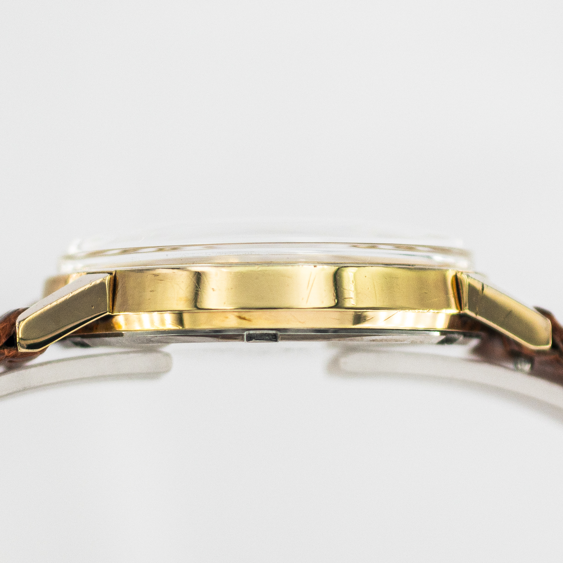 1333_marcels_watch_group_vintage_wristwatch_1966_omega_135.011_seamaster_600_case_side_05