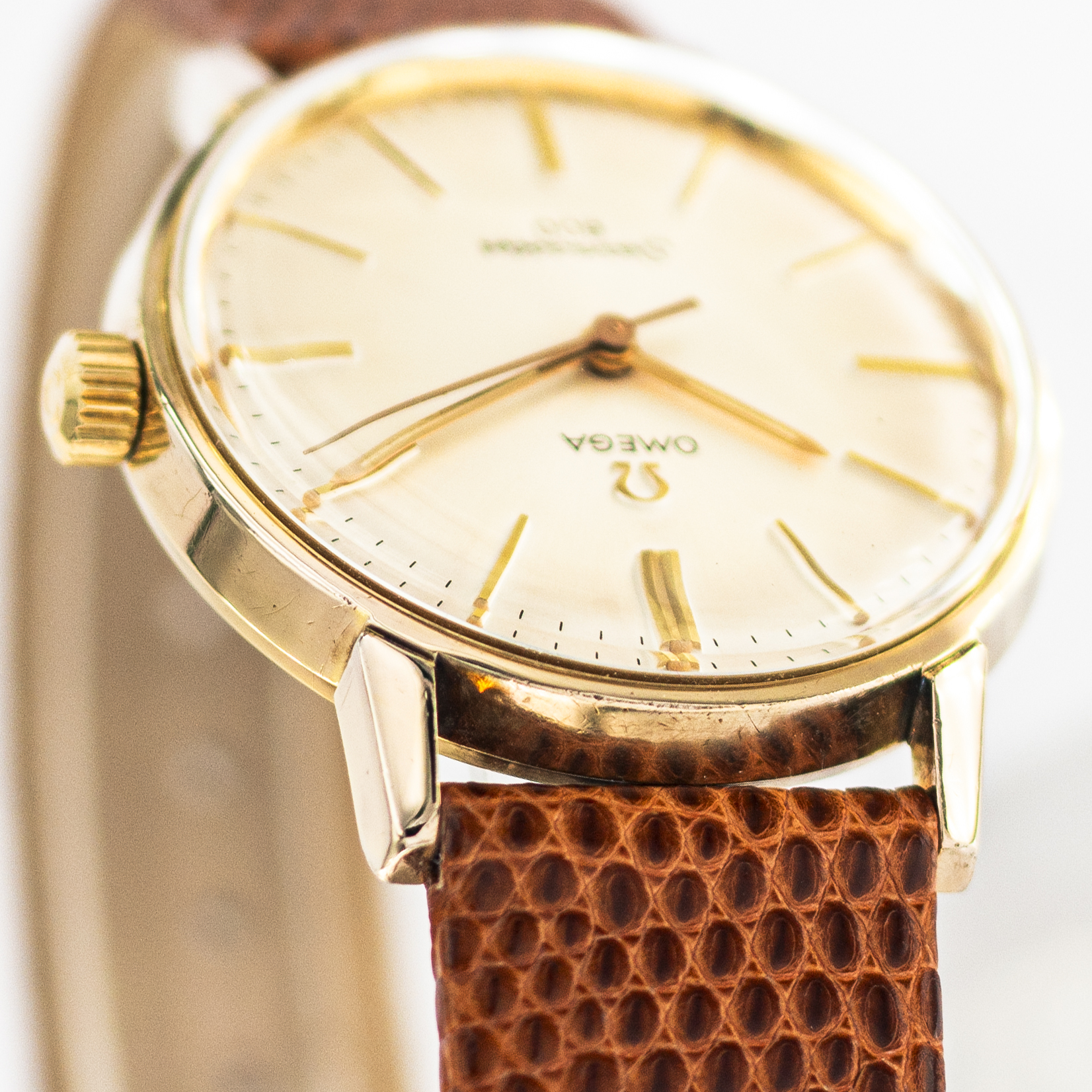 1333_marcels_watch_group_vintage_wristwatch_1966_omega_135.011_seamaster_600_case_side_06