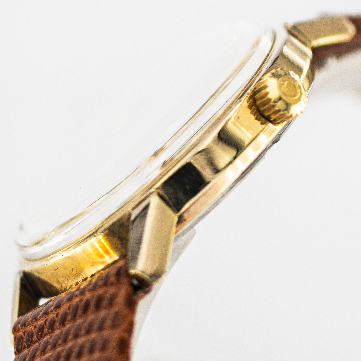 1333_marcels_watch_group_vintage_wristwatch_1966_omega_135.011_seamaster_600_case_side_08