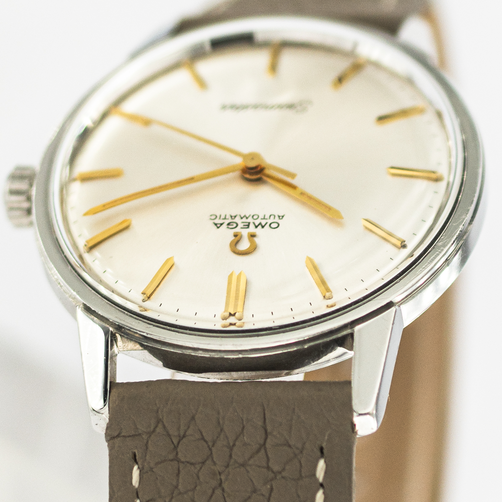 1348_marcels_watch_group_vintage_wristwatch_1963_omega_165.001_seamaster_case_side_02