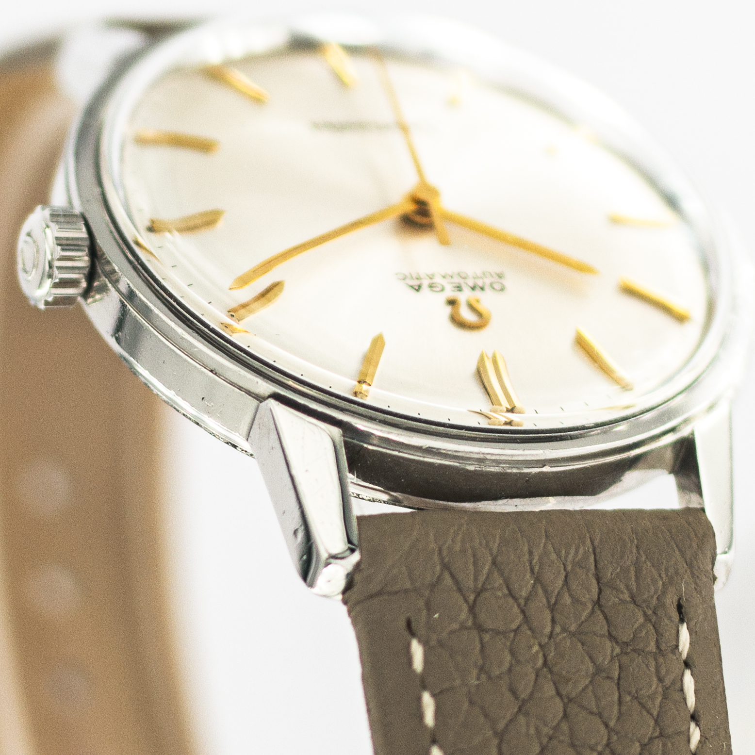 1348_marcels_watch_group_vintage_wristwatch_1963_omega_165.001_seamaster_case_side_06