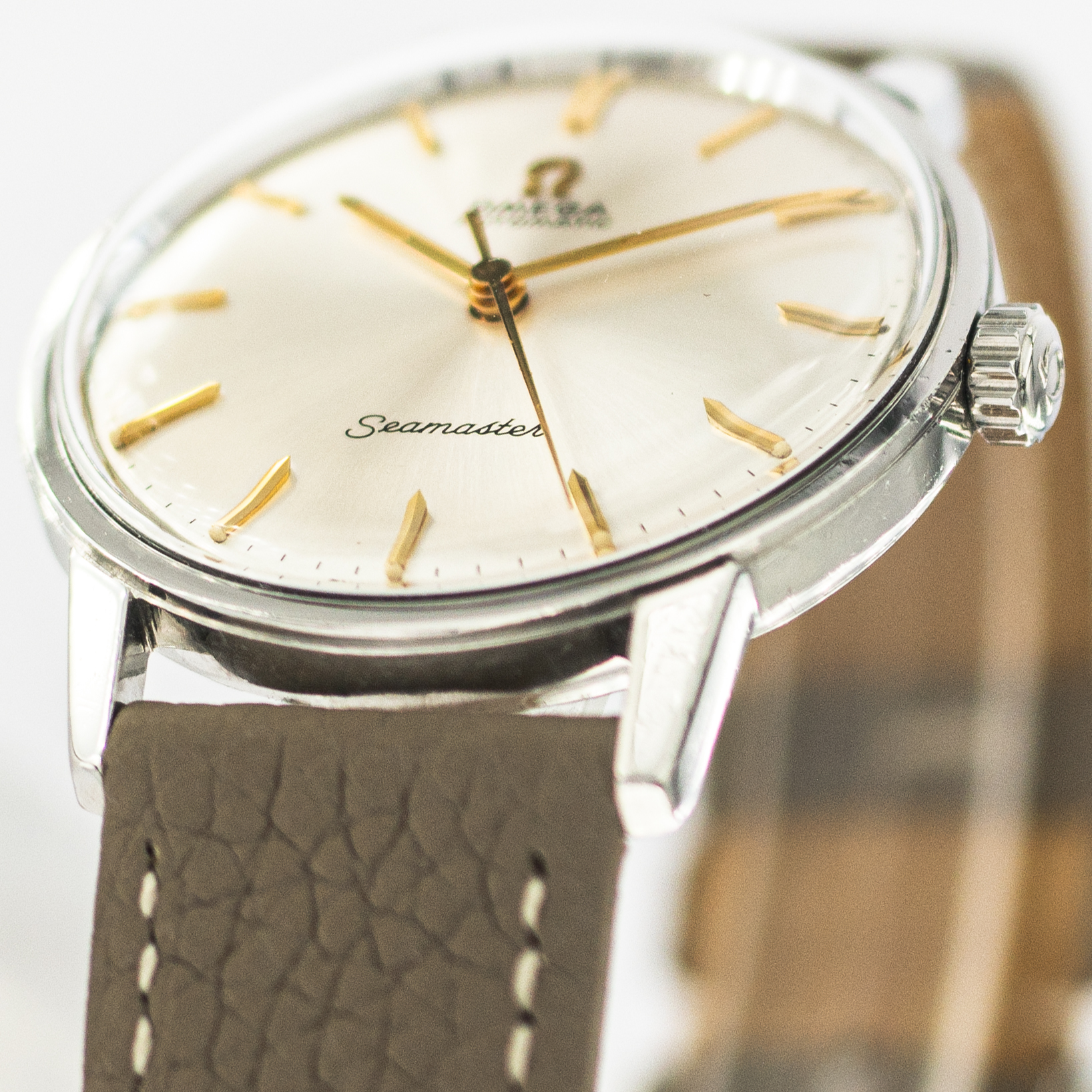 1348_marcels_watch_group_vintage_wristwatch_1963_omega_165.001_seamaster_case_side_07