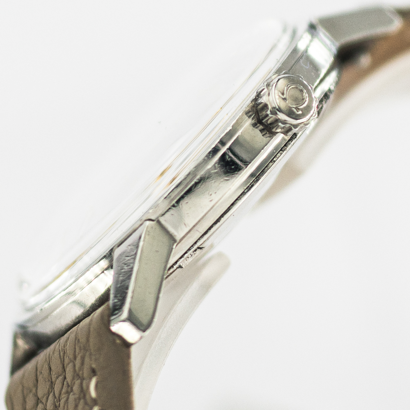 1348_marcels_watch_group_vintage_wristwatch_1963_omega_165.001_seamaster_case_side_08