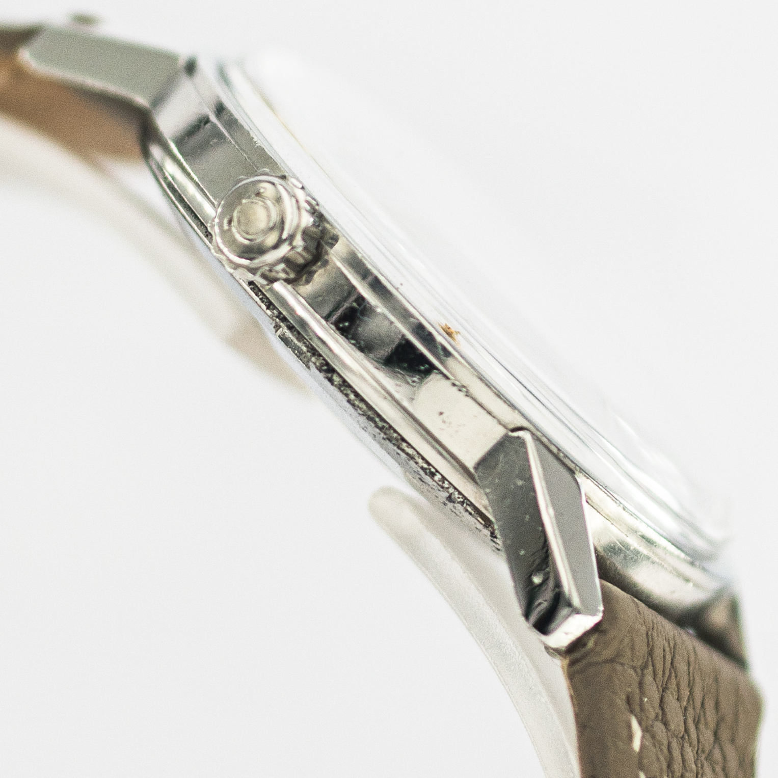 1348_marcels_watch_group_vintage_wristwatch_1963_omega_165.001_seamaster_case_side_09