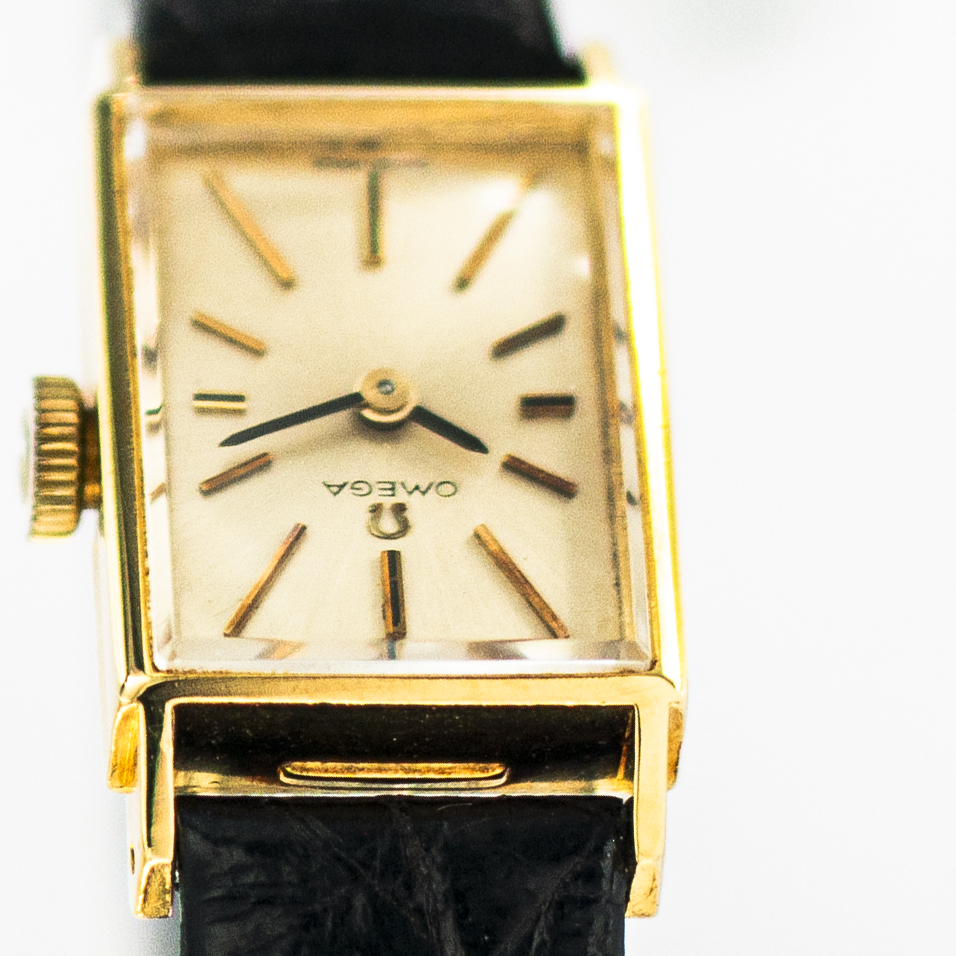 1373_marcels_watch_group_vintage_wristwatch_1966_omega_lady_511178_tank_case_side_06