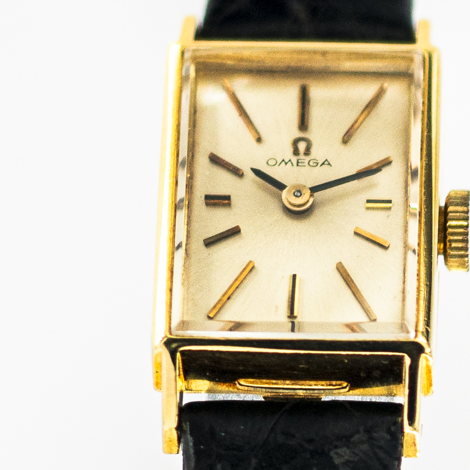 1373_marcels_watch_group_vintage_wristwatch_1966_omega_lady_511178_tank_case_side_07